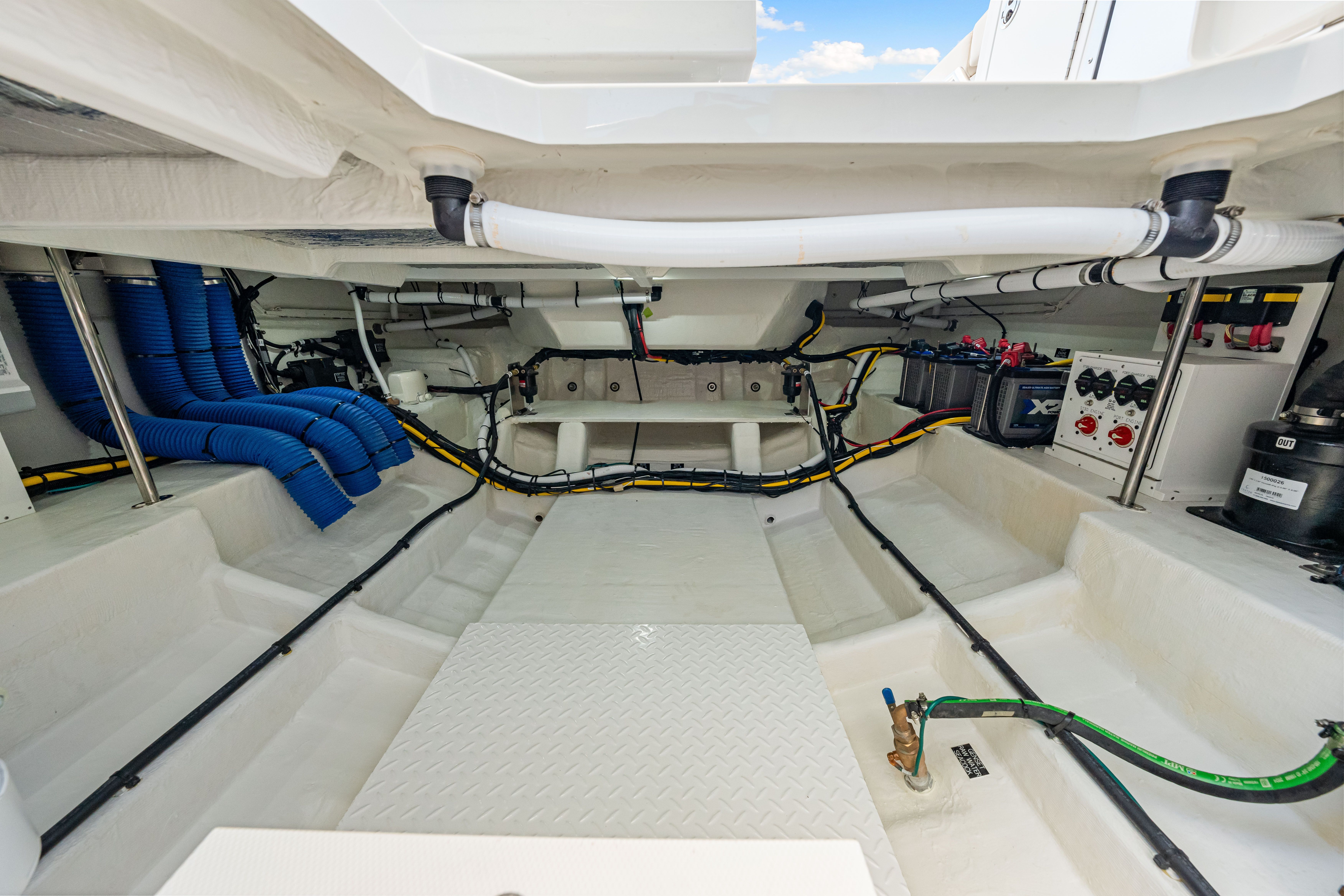 2026 Cruisers Yachts 34 GLS Outboard Image Thumbnail #43