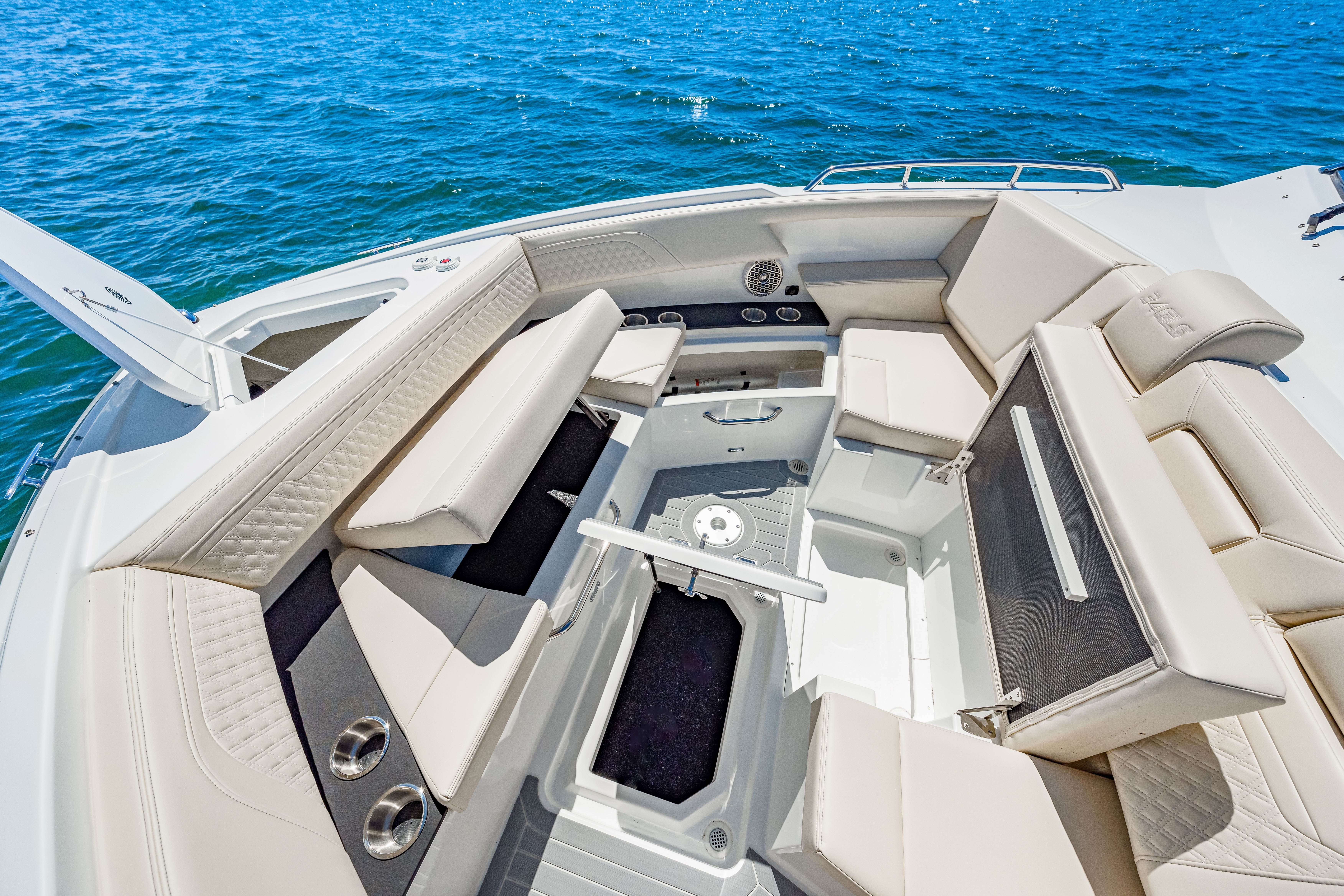 2026 Cruisers Yachts 34 GLS Outboard Image Thumbnail #33