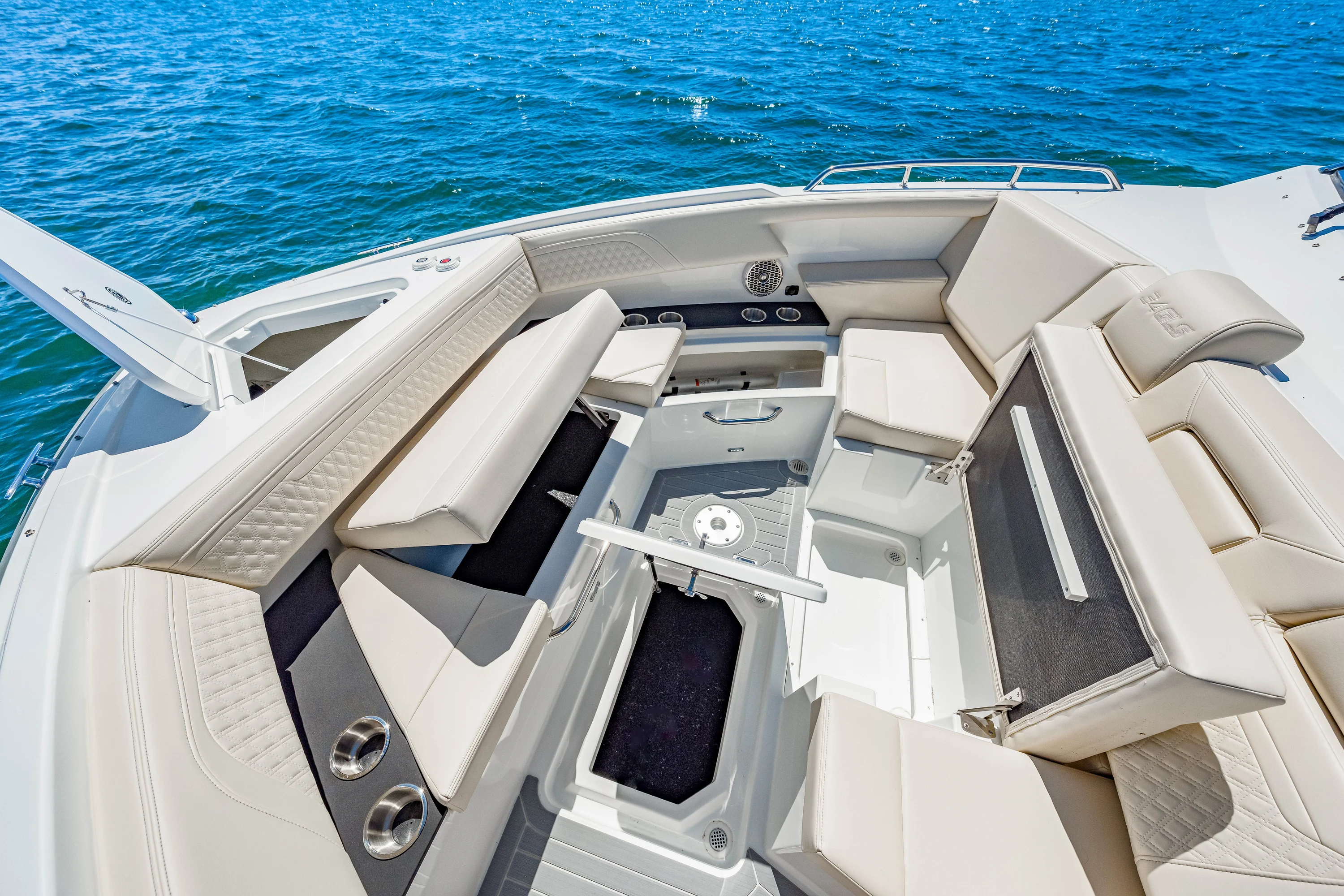 2026 Cruisers Yachts 34 GLS Outboard Image Thumbnail #33