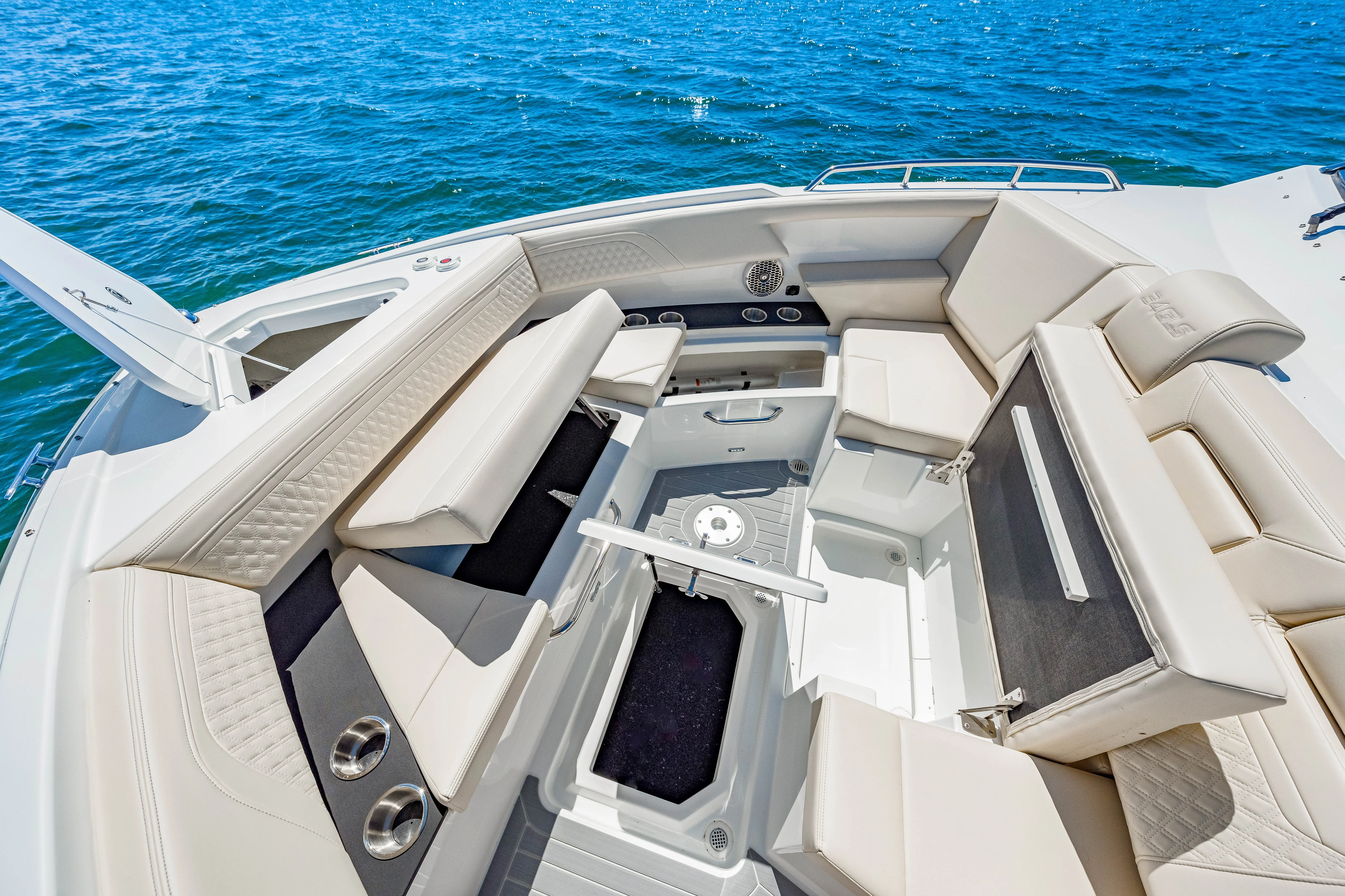 2026 Cruisers Yachts 34 GLS Outboard Image Thumbnail #33