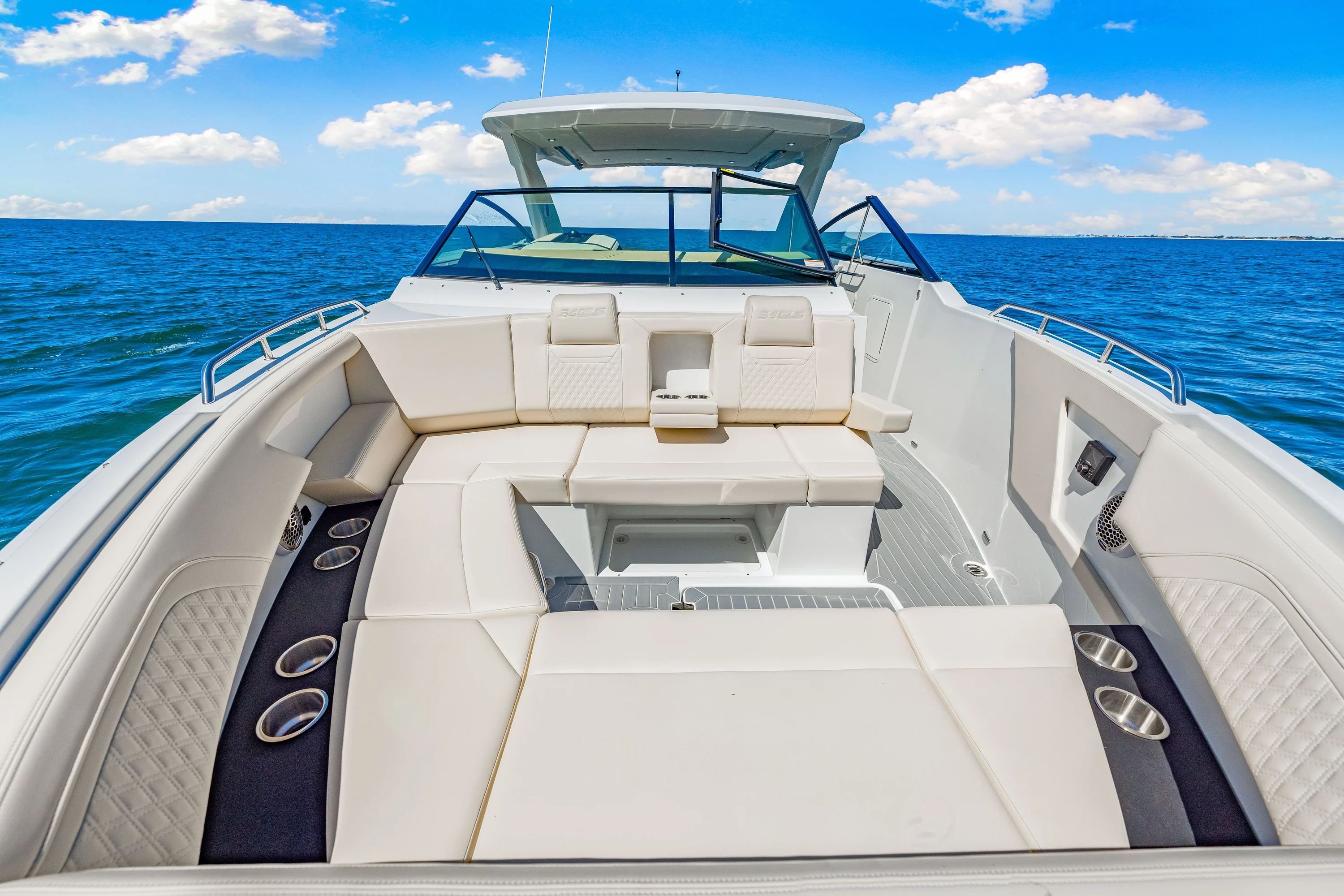 2026 Cruisers Yachts 34 GLS Outboard Image Thumbnail #32