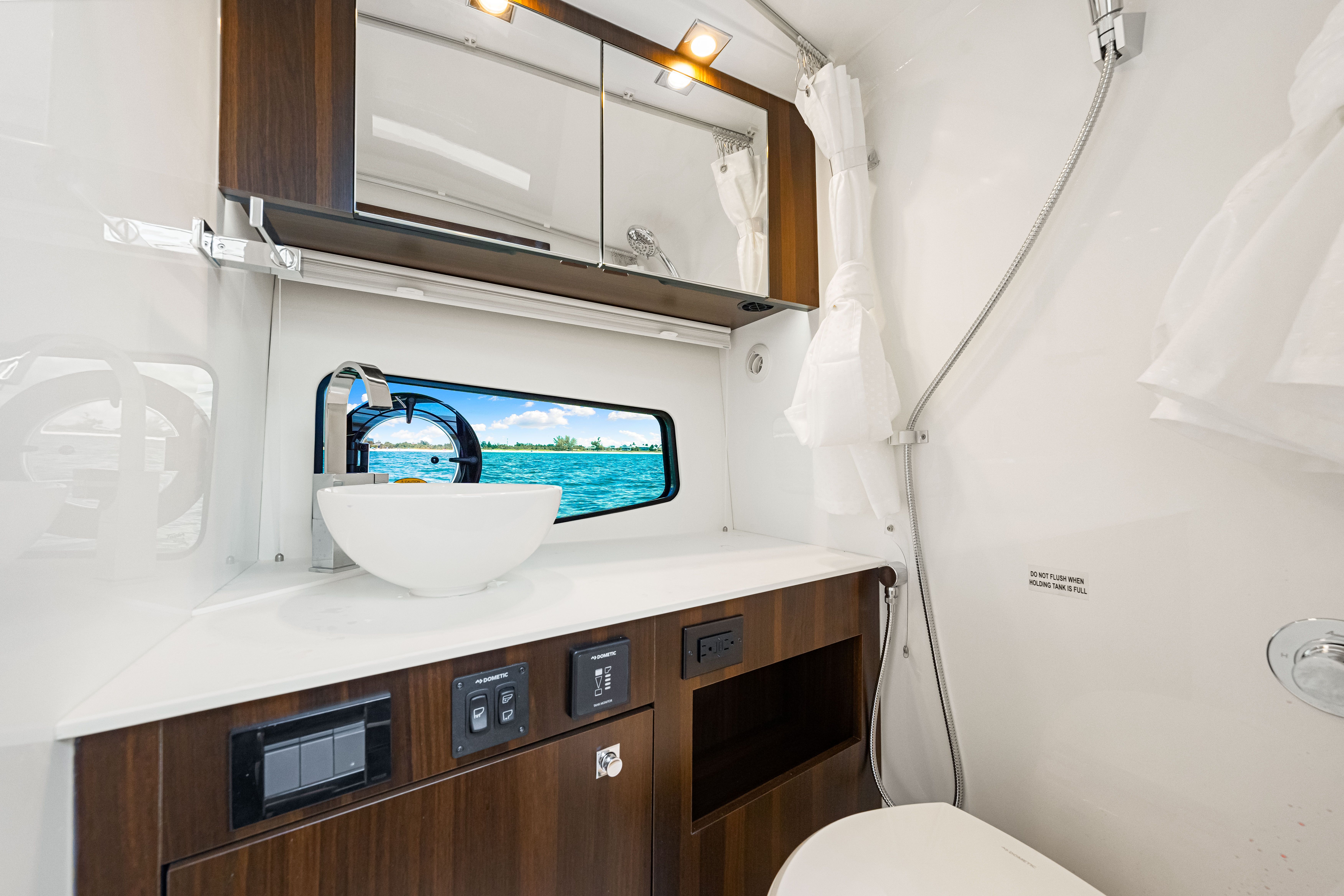 2026 Cruisers Yachts 34 GLS Outboard Image Thumbnail #38