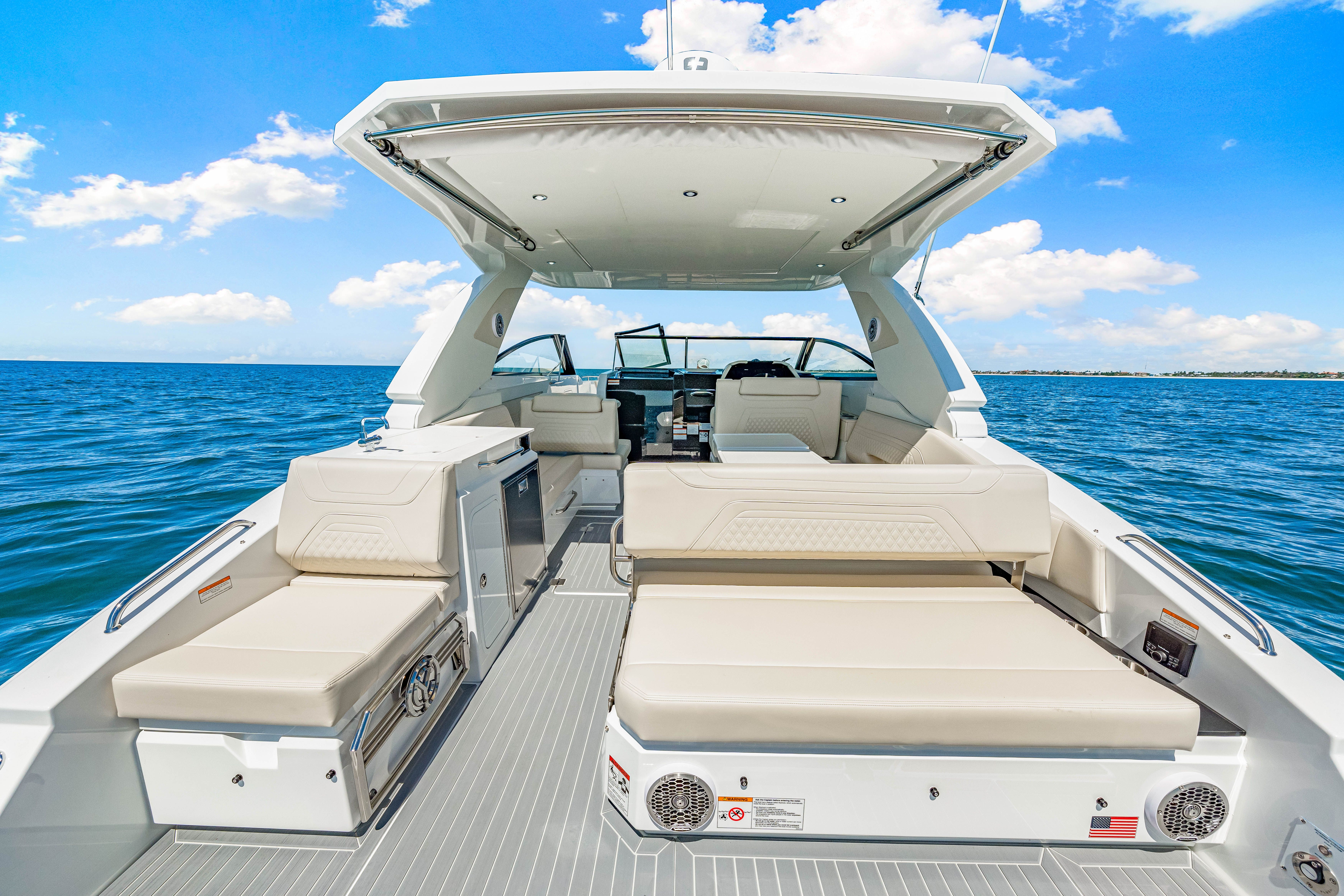 2026 Cruisers Yachts 34 GLS Outboard Image Thumbnail #17