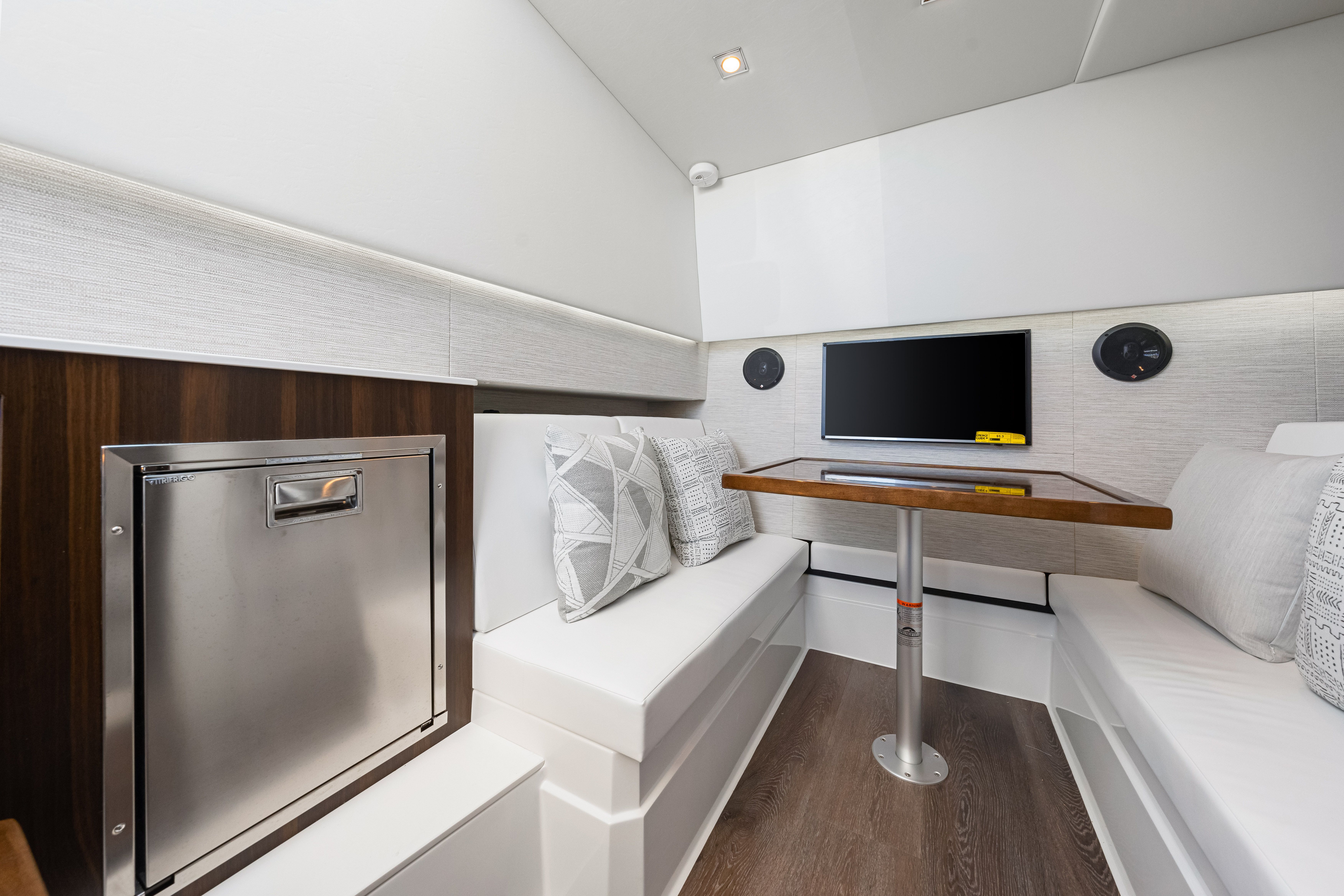 2026 Cruisers Yachts 34 GLS Outboard Image Thumbnail #36