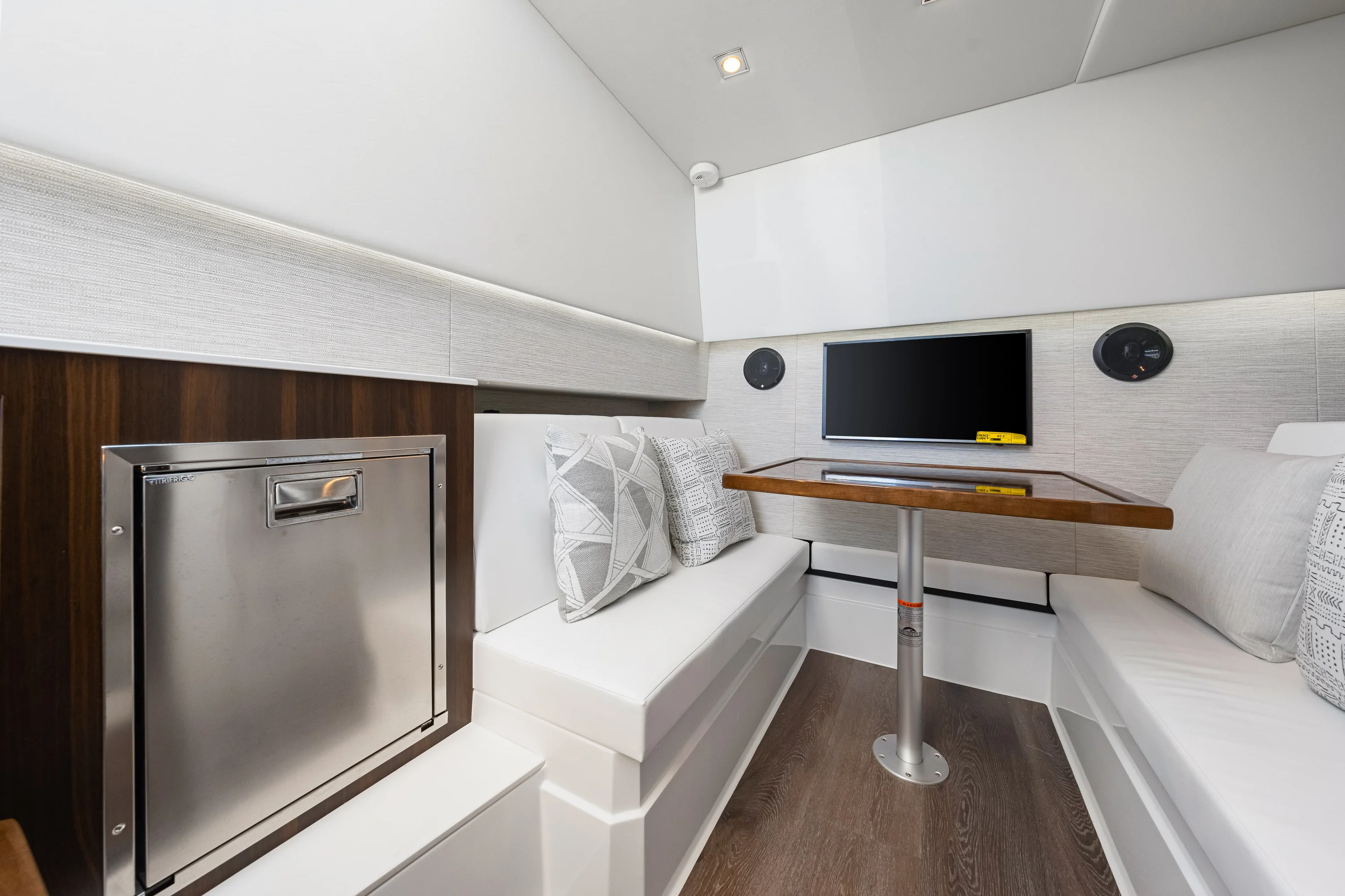 2026 Cruisers Yachts 34 GLS Outboard Image Thumbnail #36