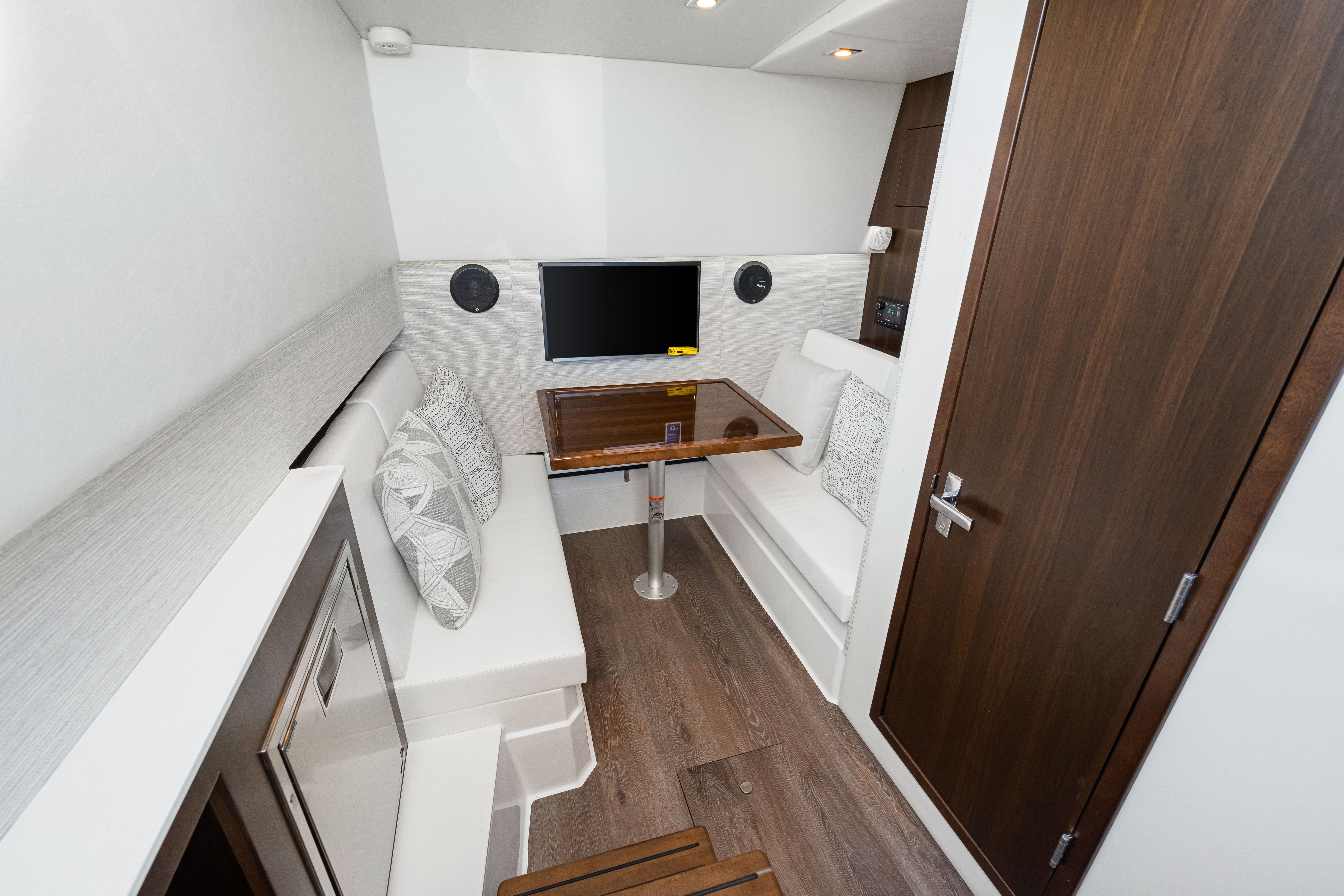 2026 Cruisers Yachts 34 GLS Outboard Image Thumbnail #34