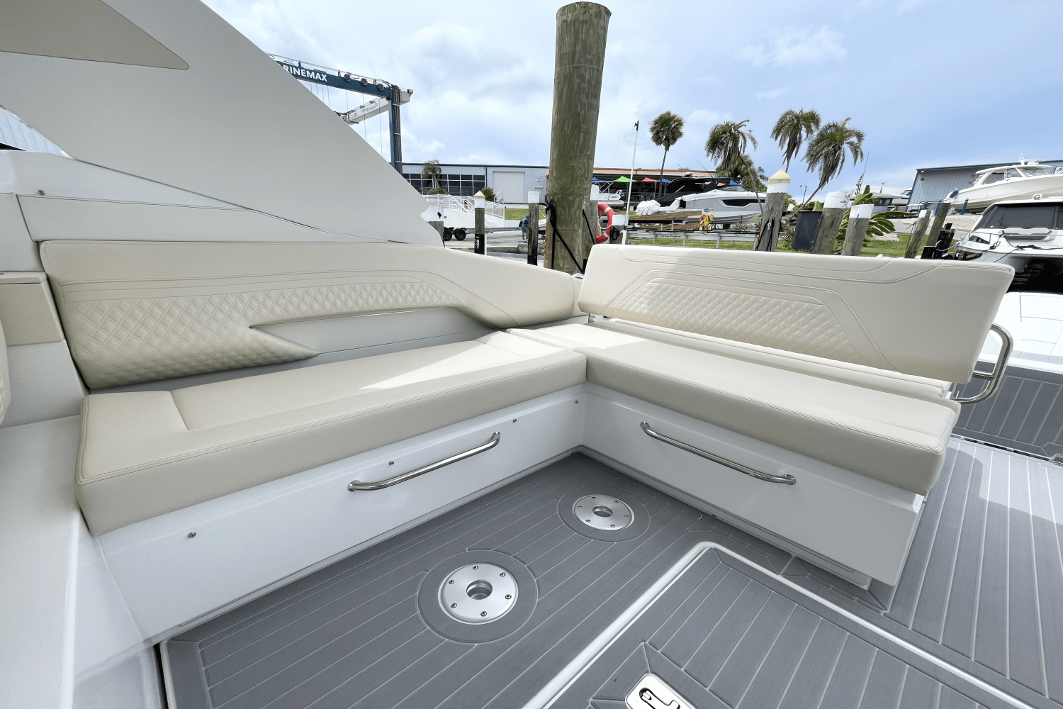 2026 Cruisers Yachts 34 GLS Outboard Image Thumbnail #14