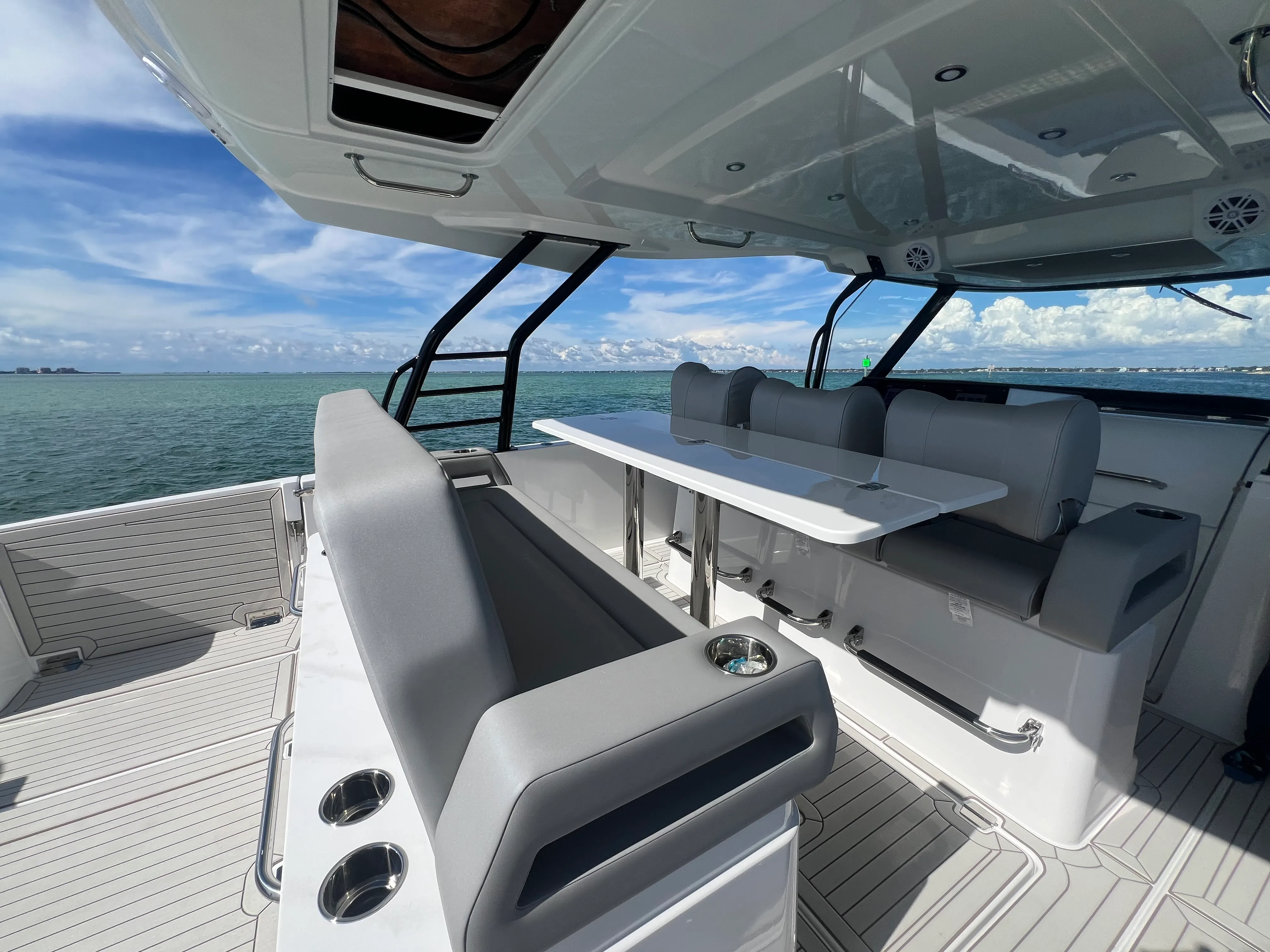 2026 Cruisers Yachts 38 VTR Image Thumbnail #28