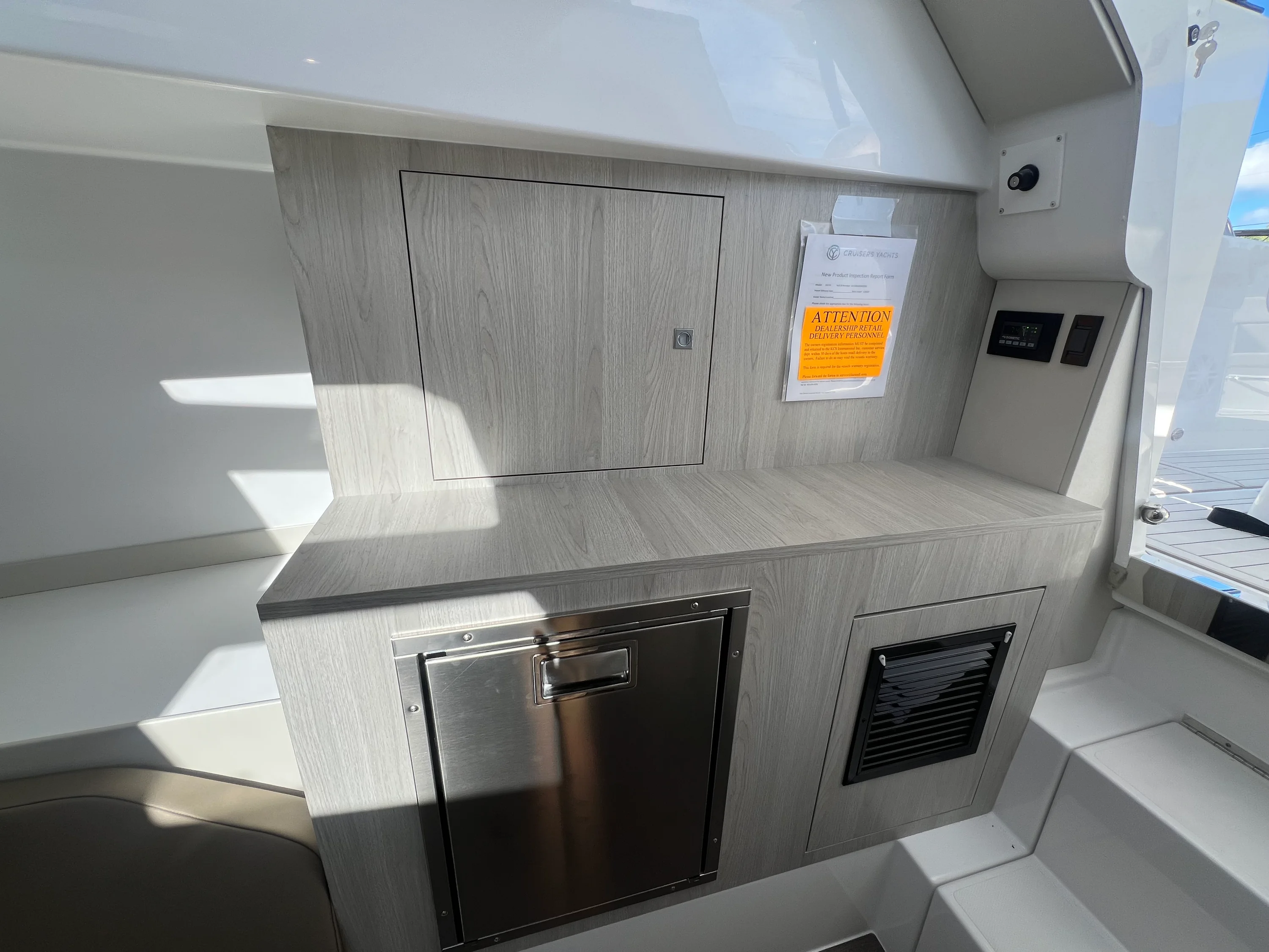 2026 Cruisers Yachts 38 VTR Image Thumbnail #41