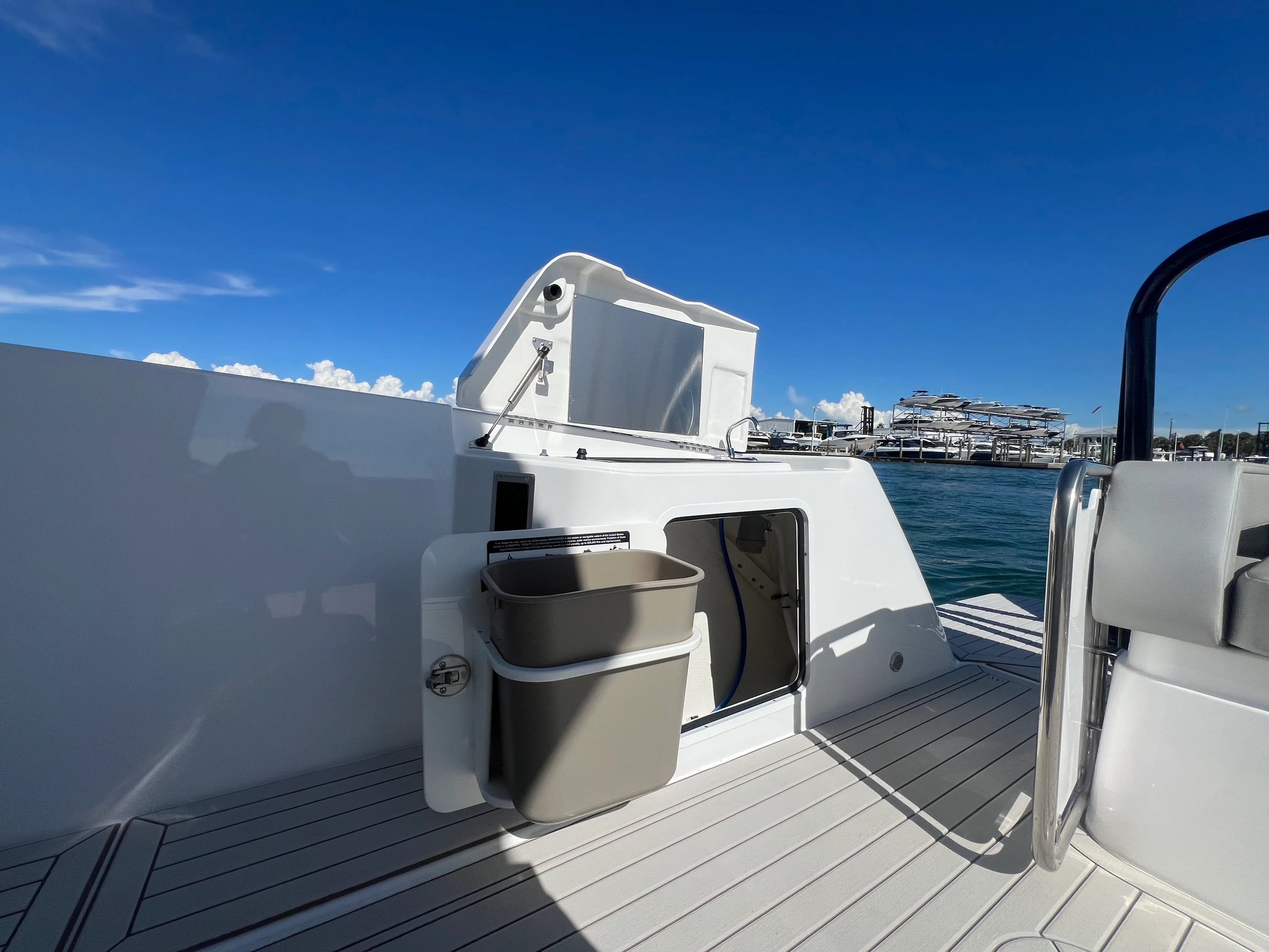 2026 Cruisers Yachts 38 VTR Image Thumbnail #26