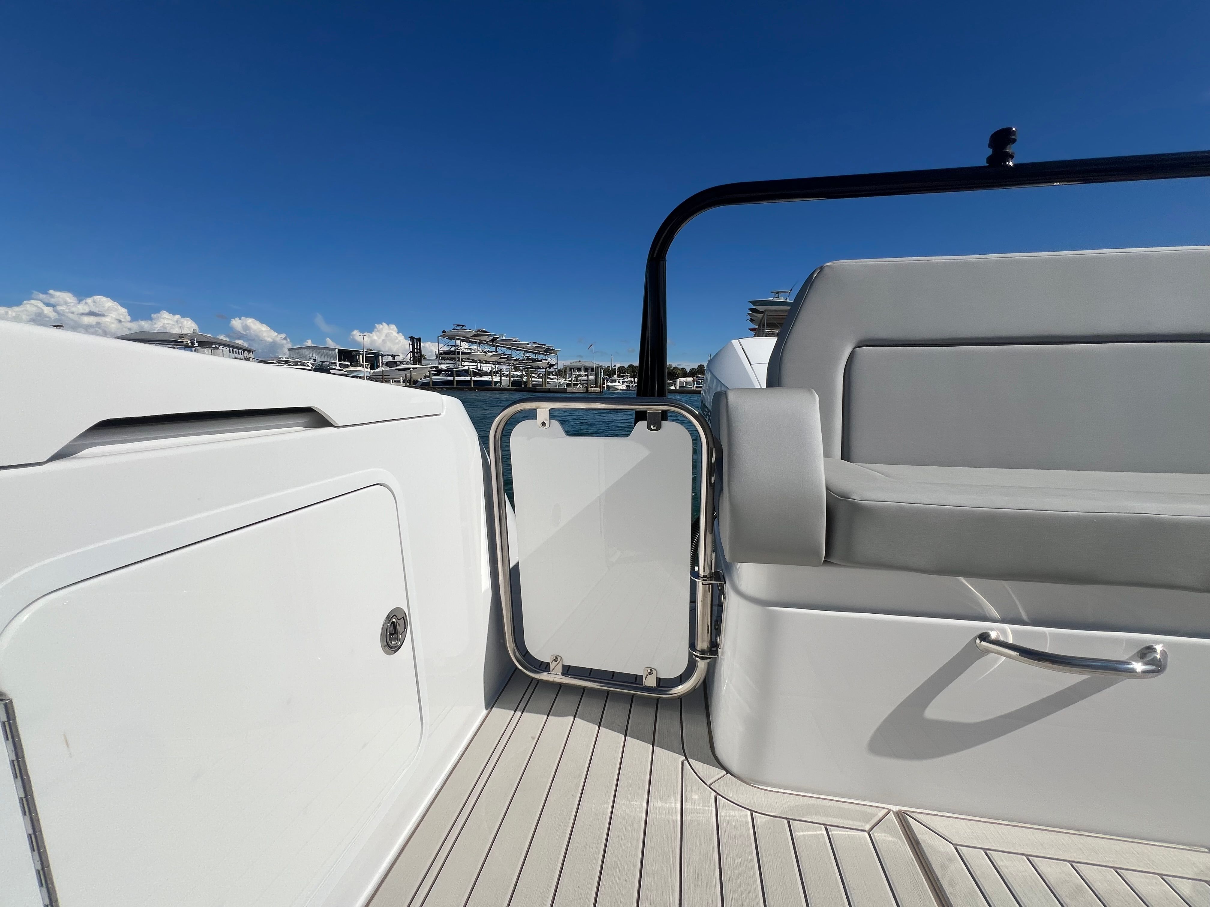 2026 Cruisers Yachts 38 VTR Image Thumbnail #24