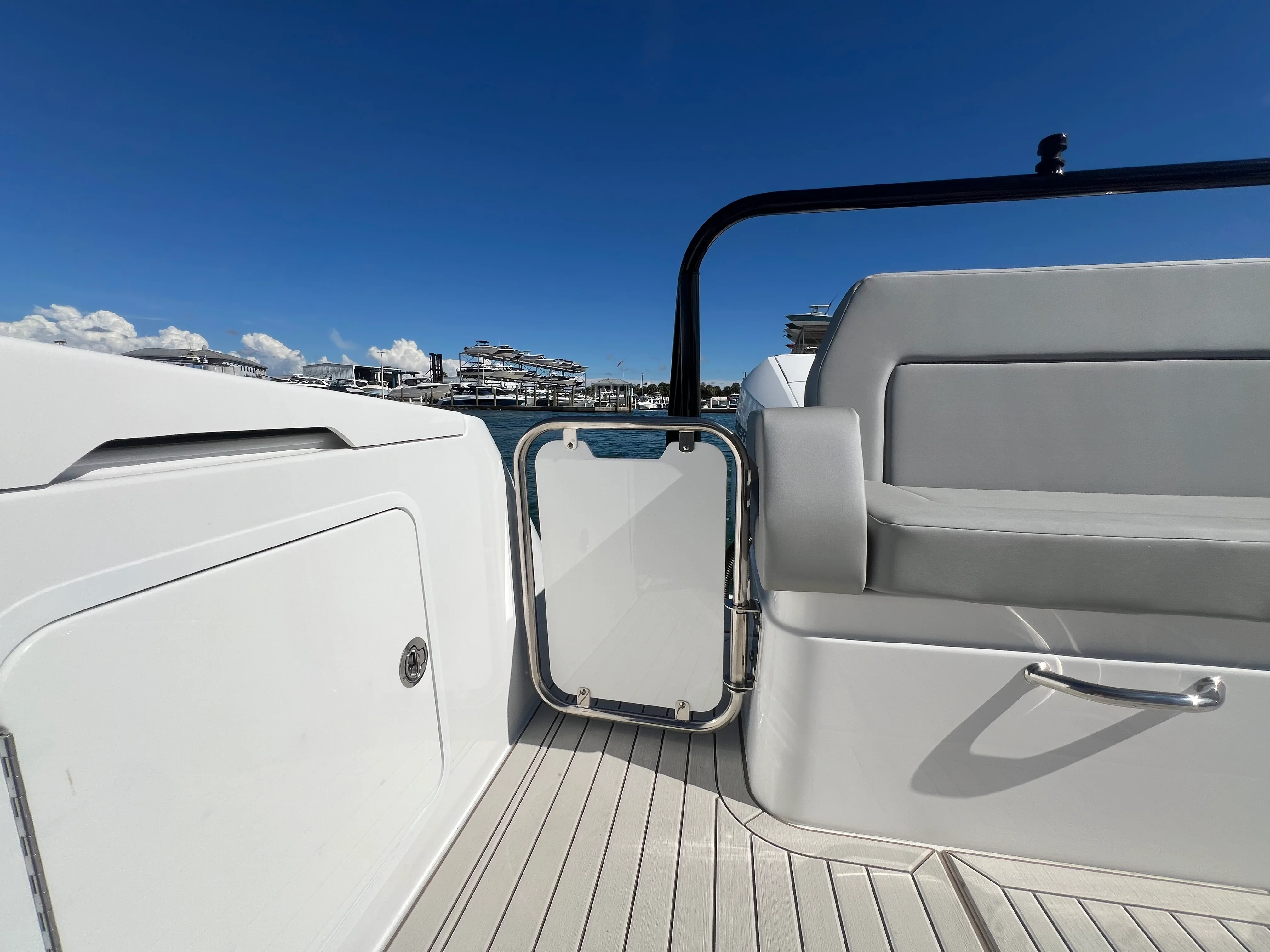 2026 Cruisers Yachts 38 VTR Image Thumbnail #24