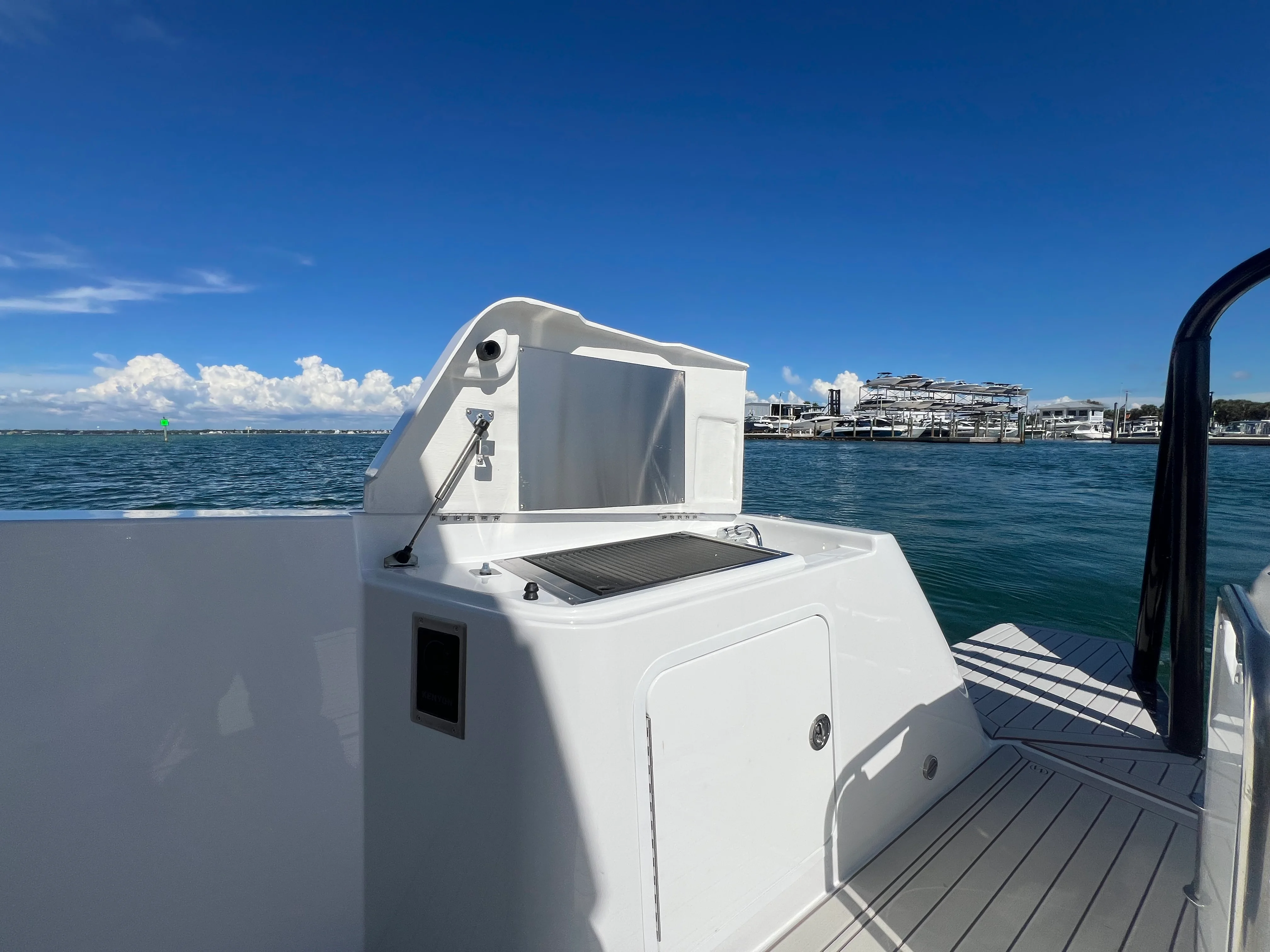 2026 Cruisers Yachts 38 VTR Image Thumbnail #25