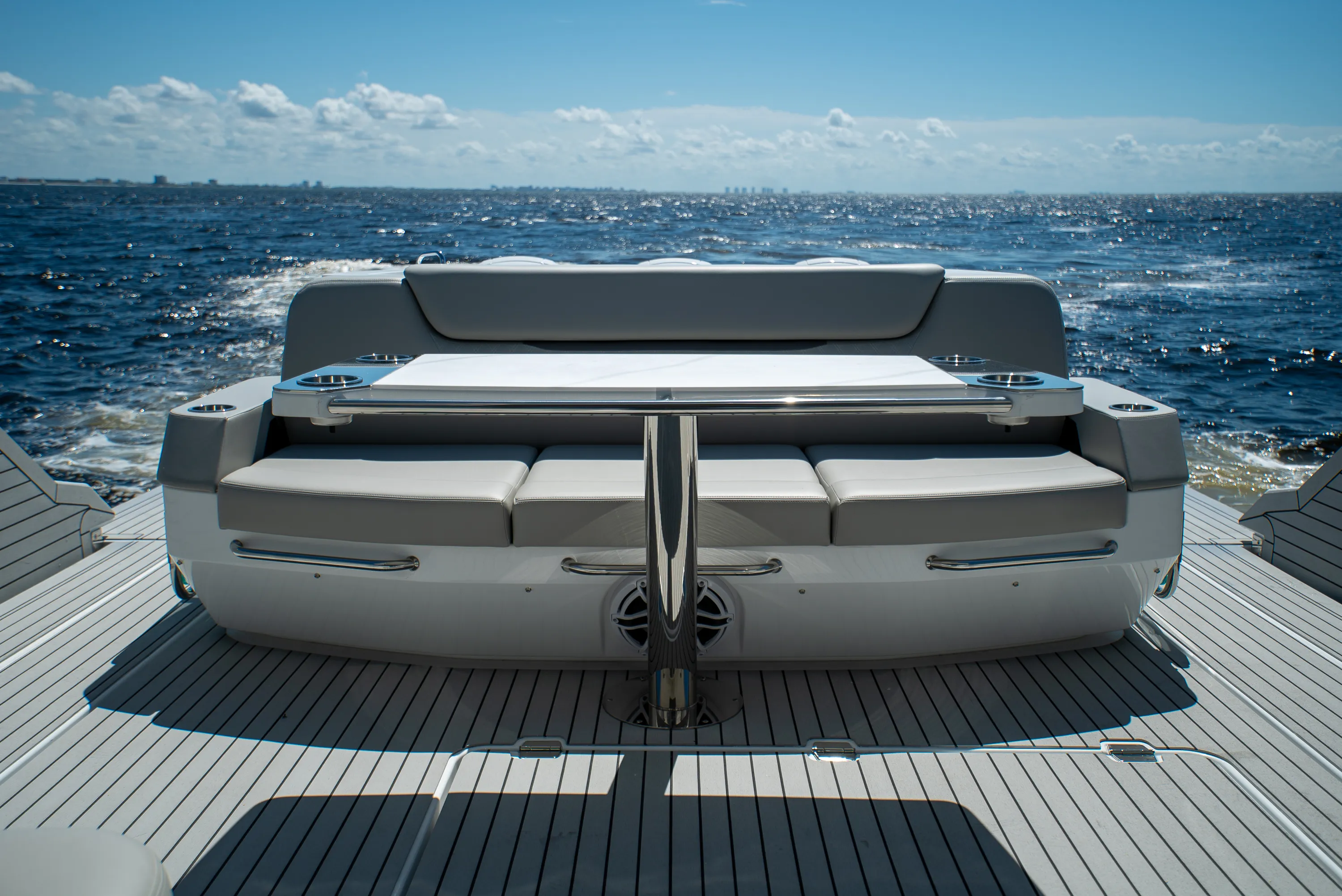 2026 Cruisers Yachts 50GLS OB Image Thumbnail #9