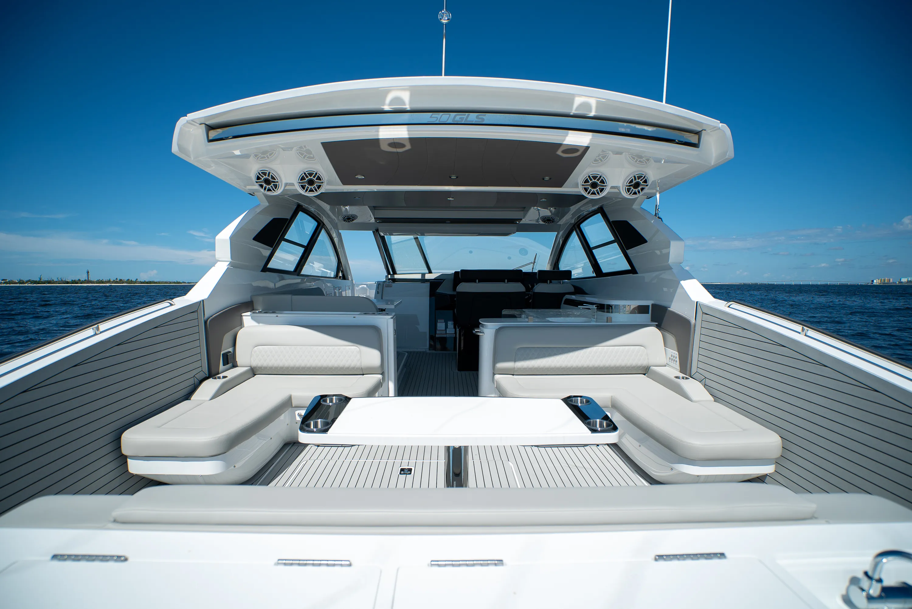 2026 Cruisers Yachts 50GLS OB Image Thumbnail #6
