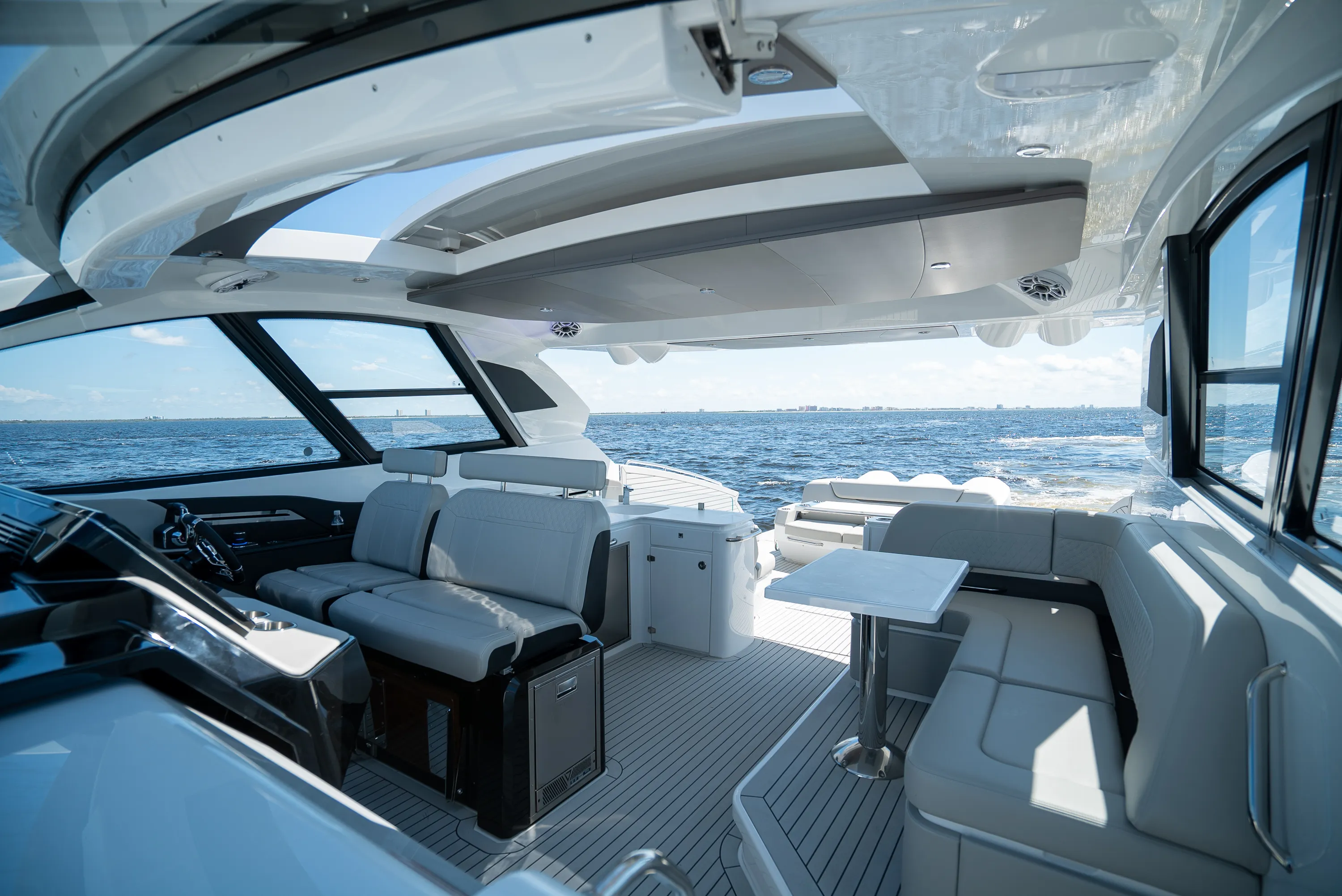 2026 Cruisers Yachts 50GLS OB Image Thumbnail #23