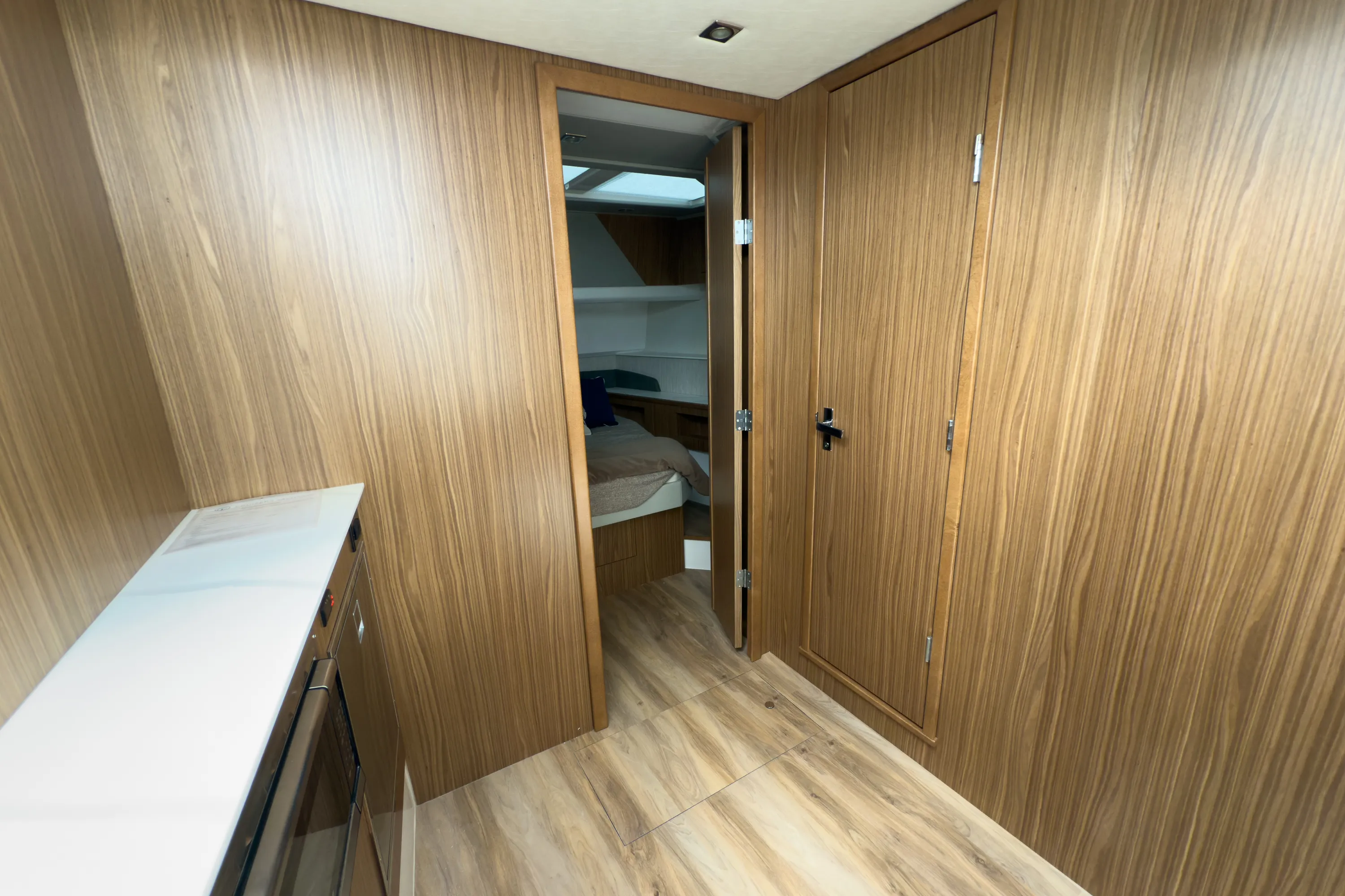 2026 Cruisers Yachts 50GLS OB Image Thumbnail #24