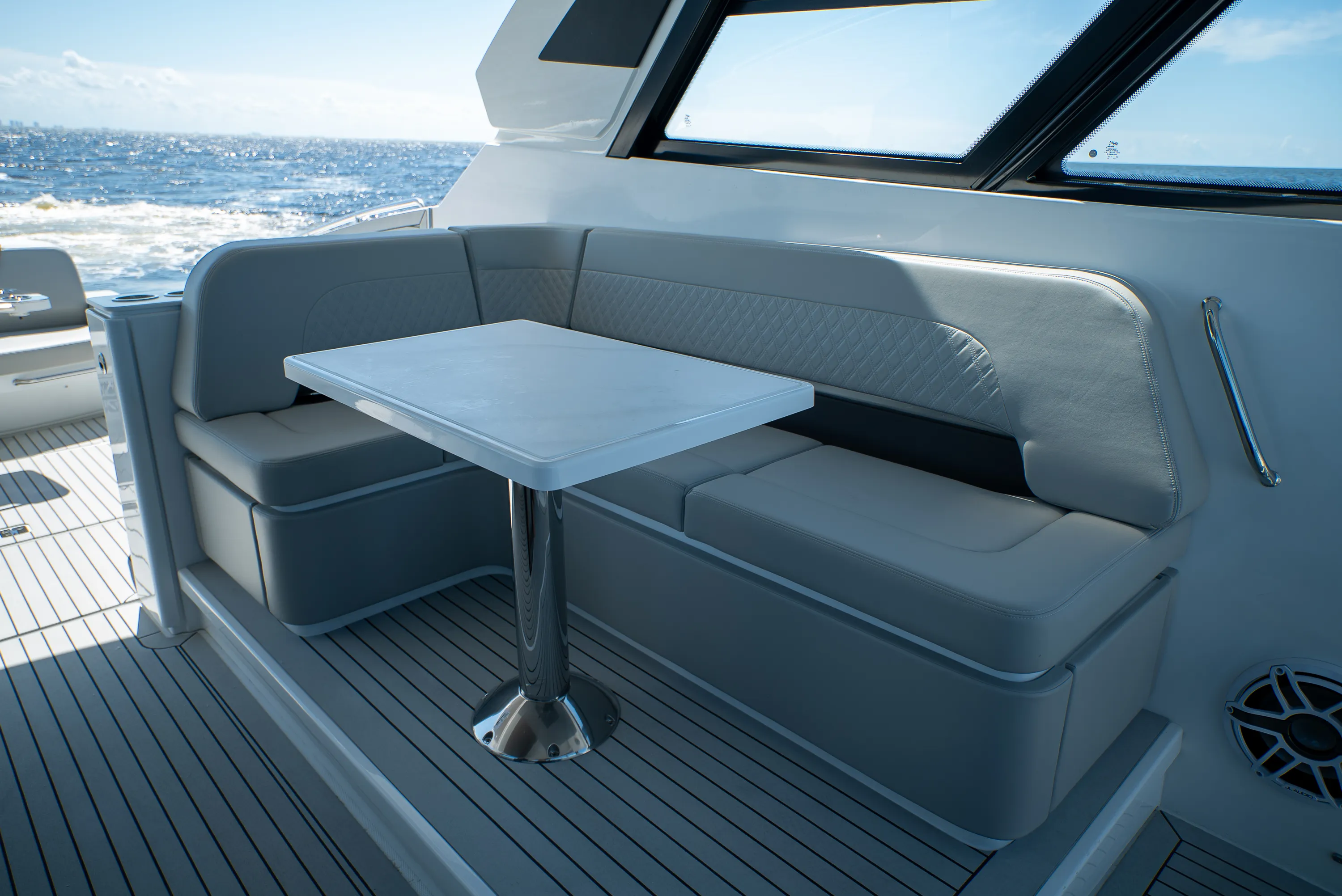 2026 Cruisers Yachts 50GLS OB Image Thumbnail #13