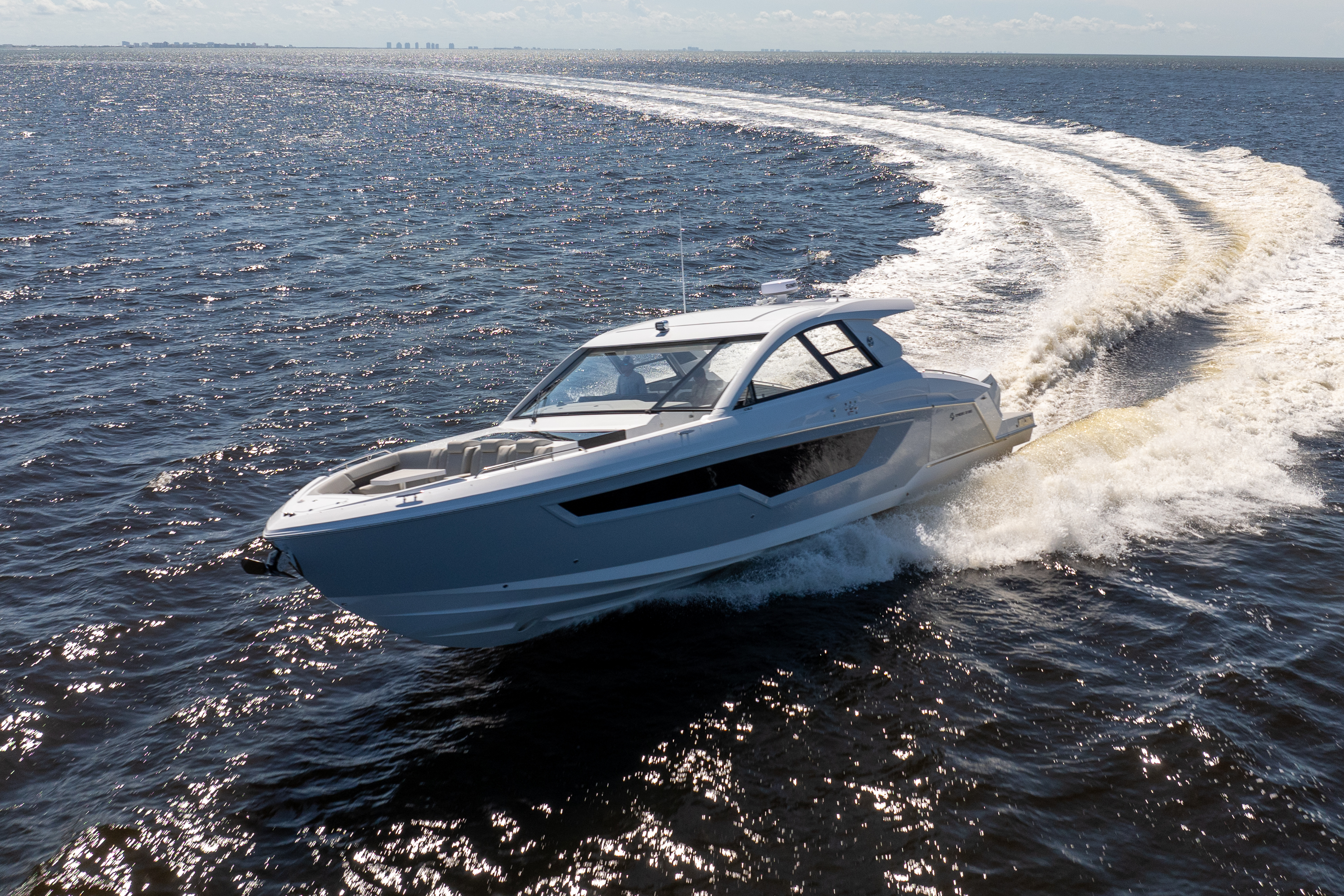 2026 Cruisers Yachts 50GLS OB Image Thumbnail #2