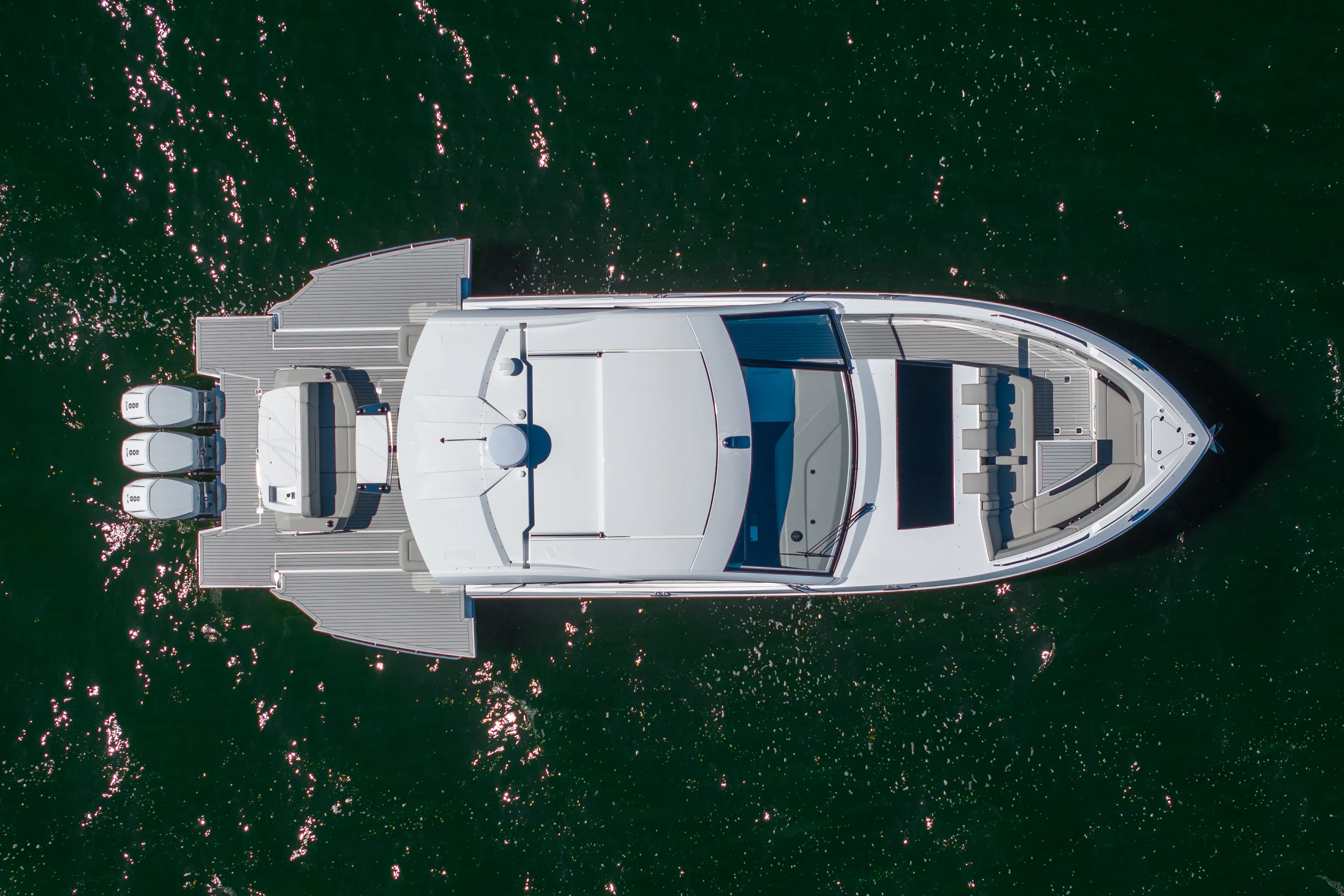 2026 Cruisers Yachts 50GLS OB Image Thumbnail #4