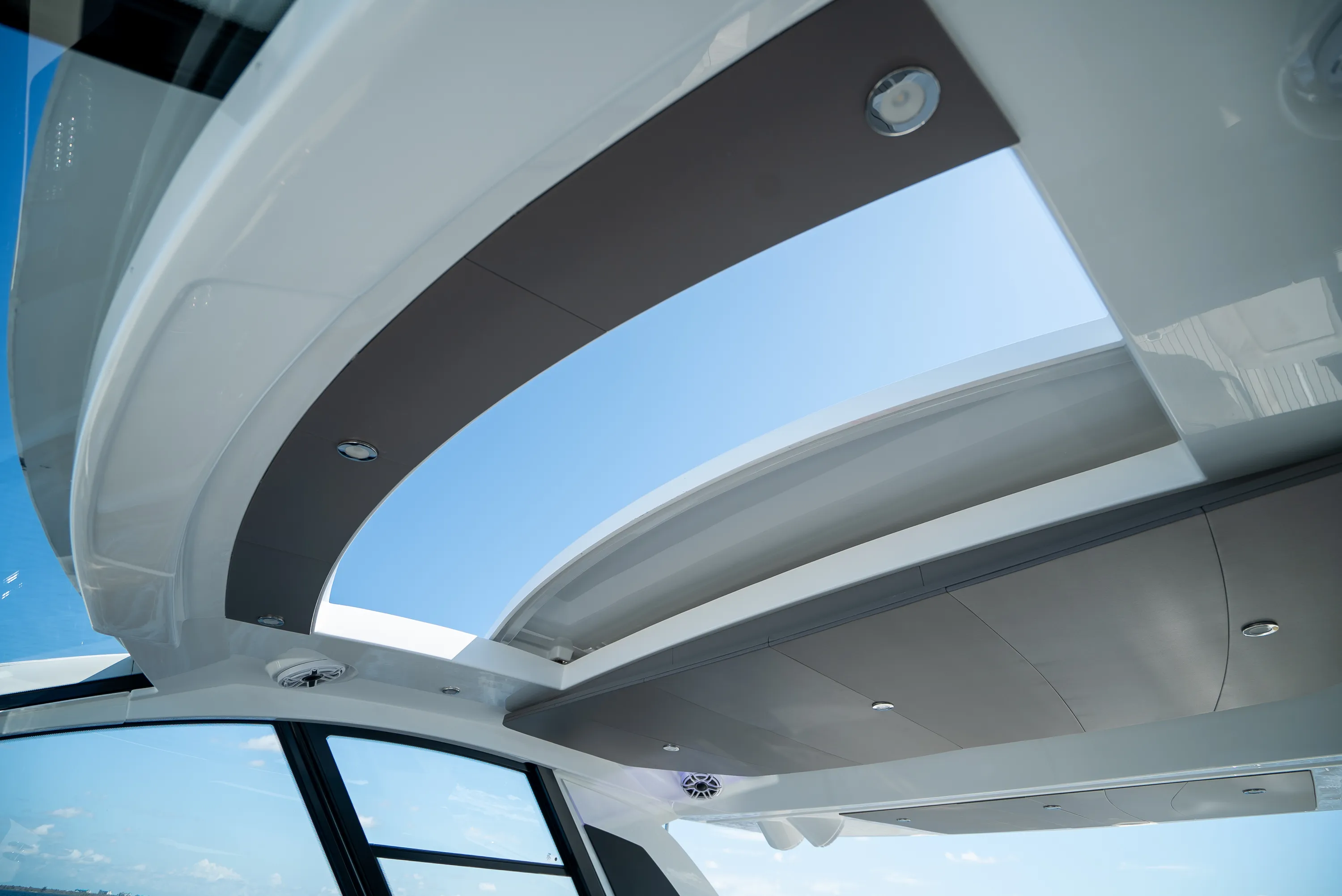 2026 Cruisers Yachts 50GLS OB Image Thumbnail #16