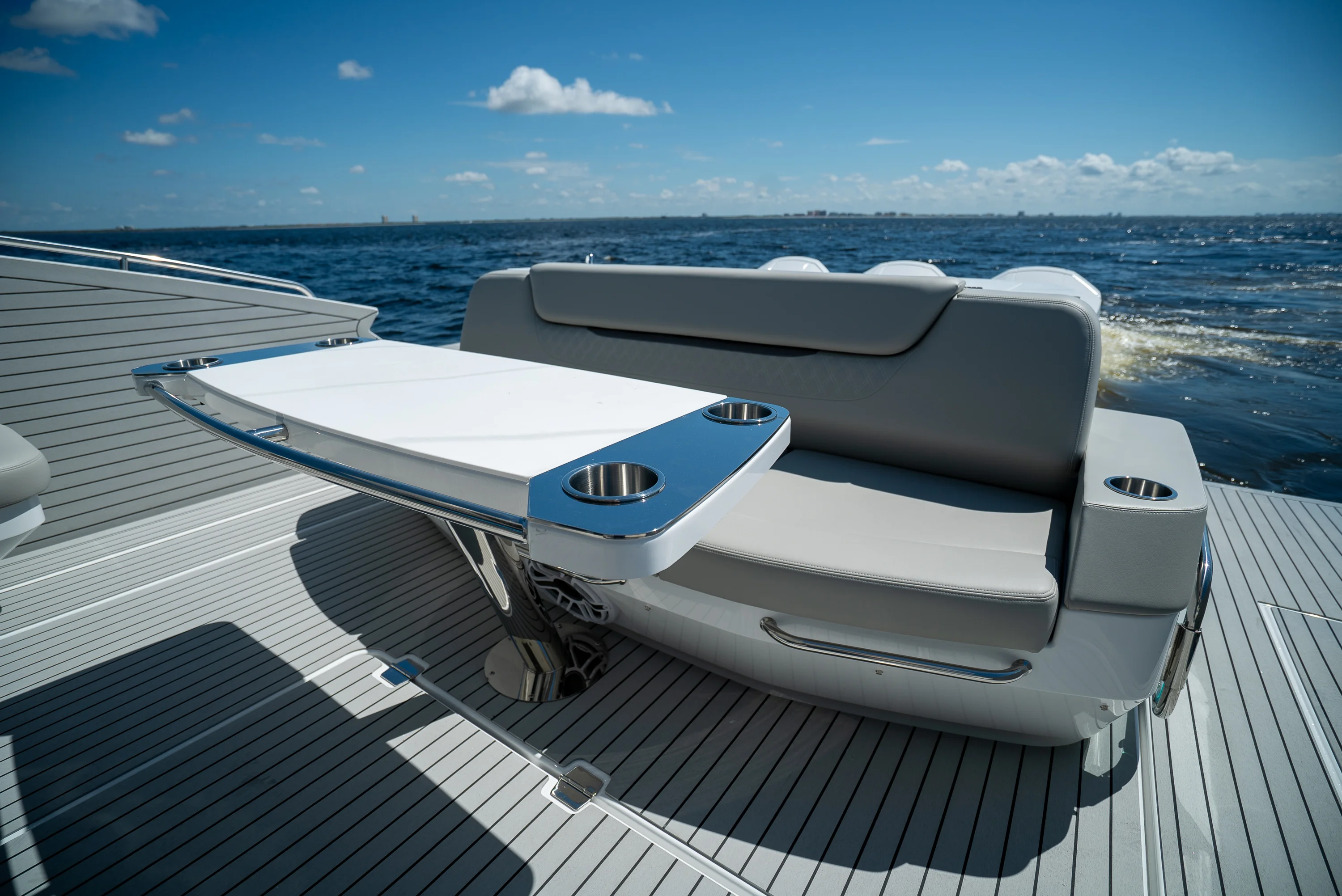 2026 Cruisers Yachts 50GLS OB Image Thumbnail #10