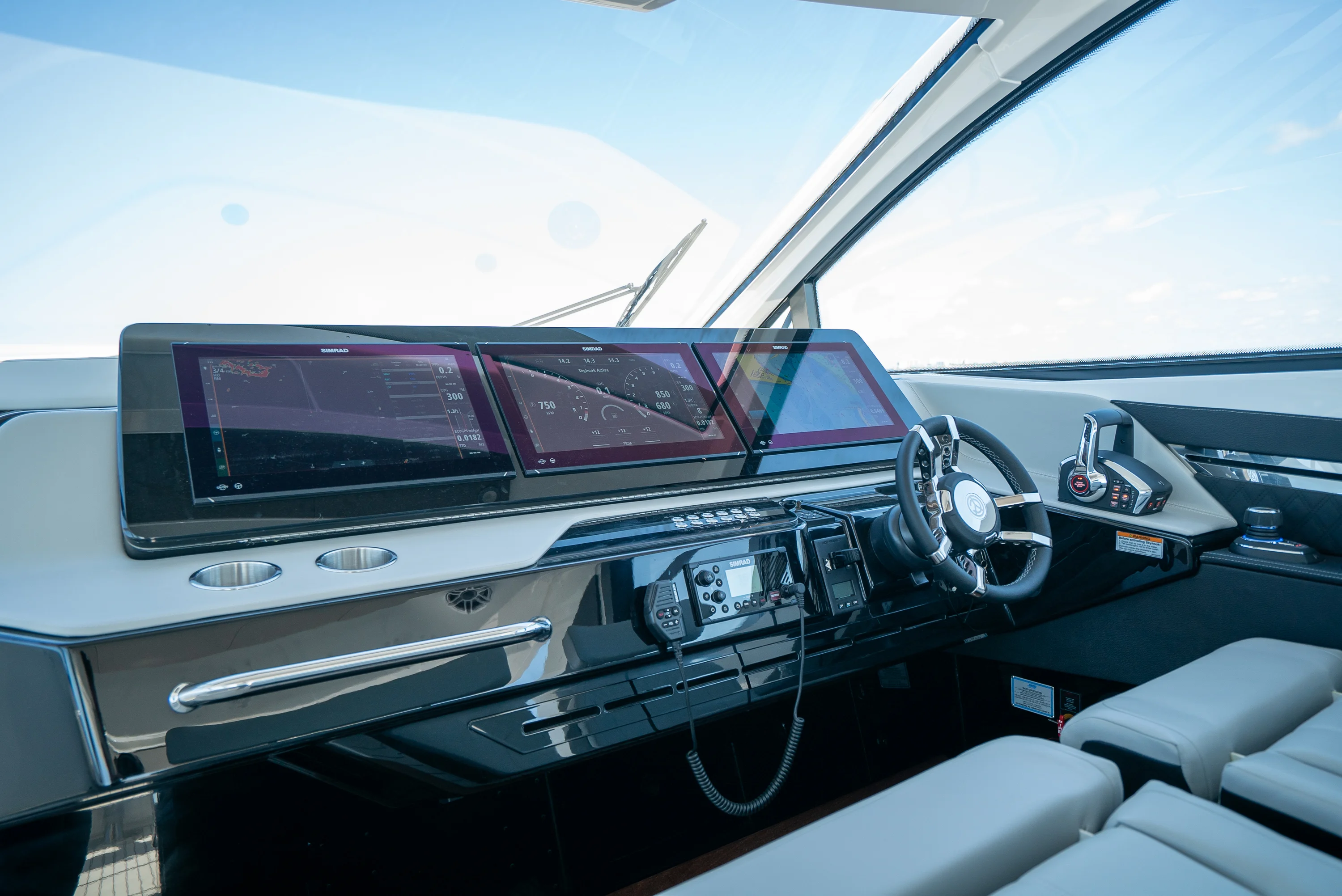 2026 Cruisers Yachts 50GLS OB Image Thumbnail #22