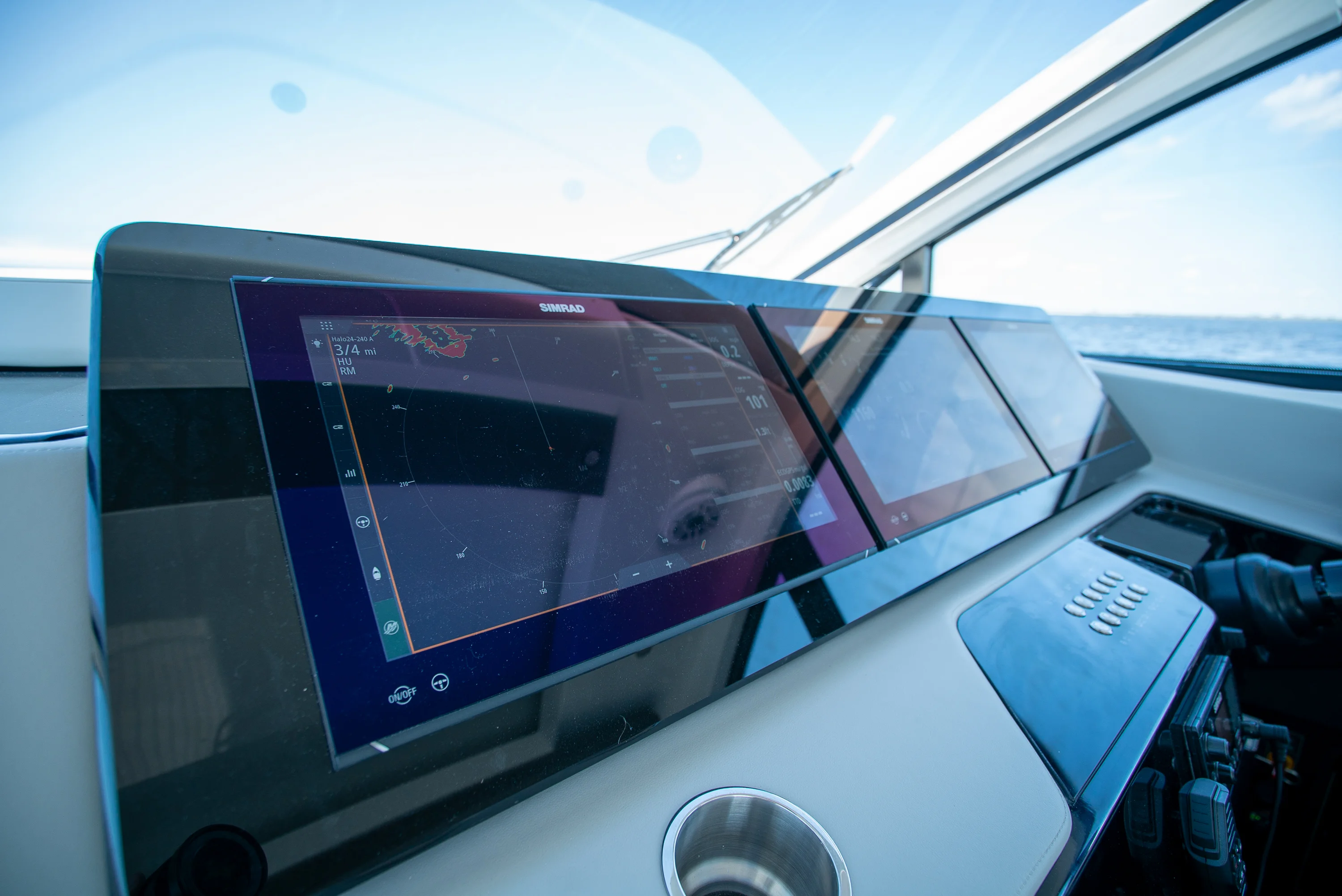 2026 Cruisers Yachts 50GLS OB Image Thumbnail #20