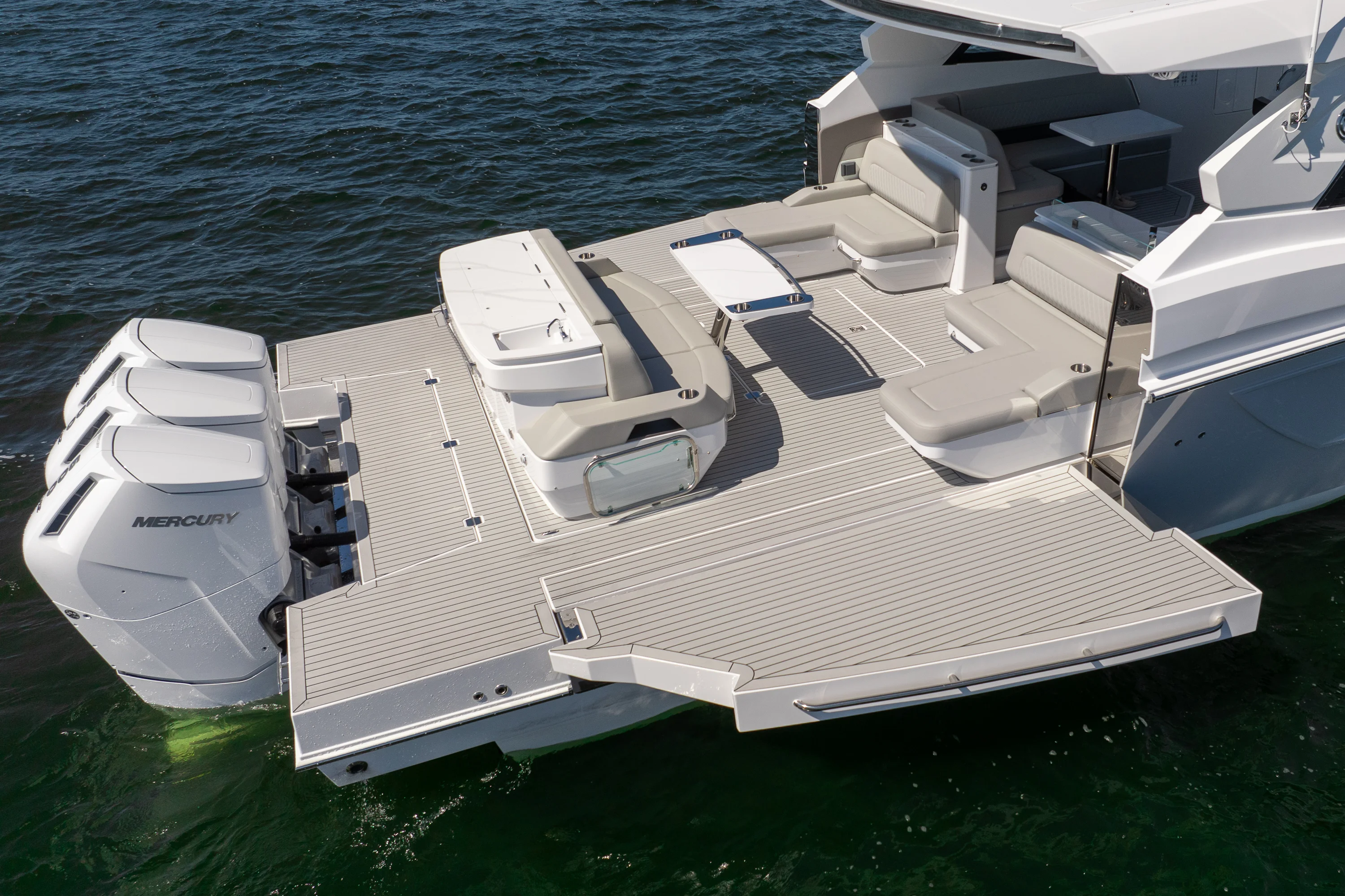 2026 Cruisers Yachts 50GLS OB Image Thumbnail #38