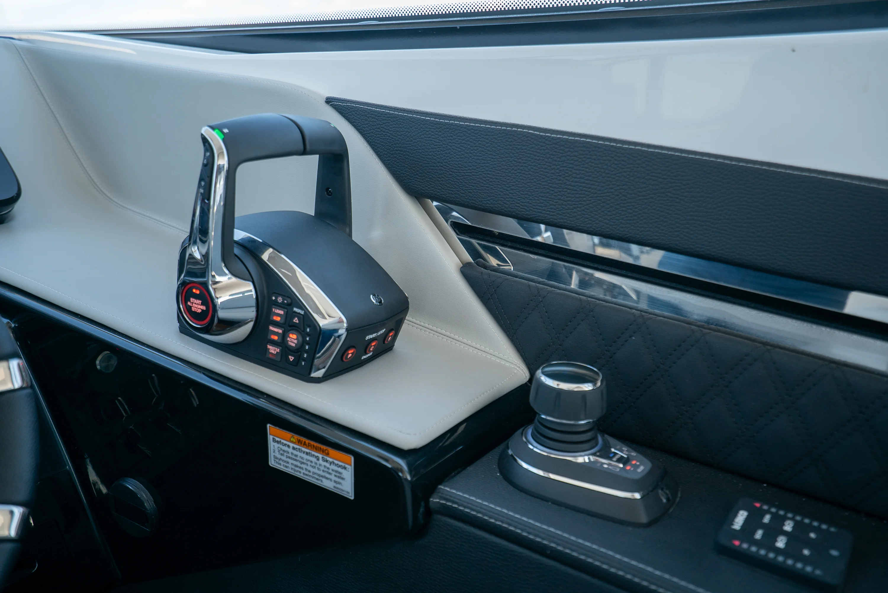 2026 Cruisers Yachts 50 GLS Outboard Image Thumbnail #21