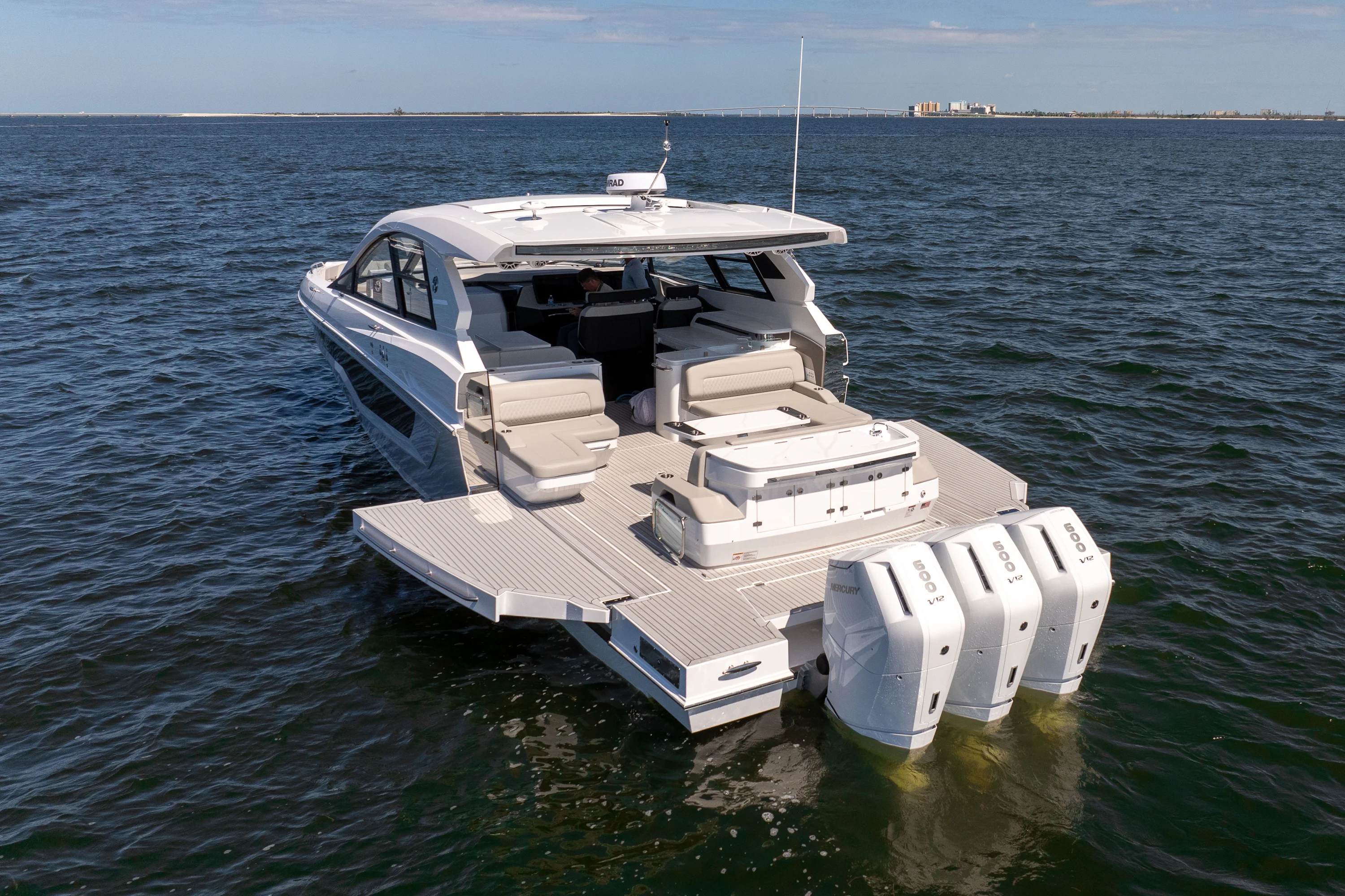 2026 Cruisers Yachts 50 GLS Outboard Image Thumbnail #5