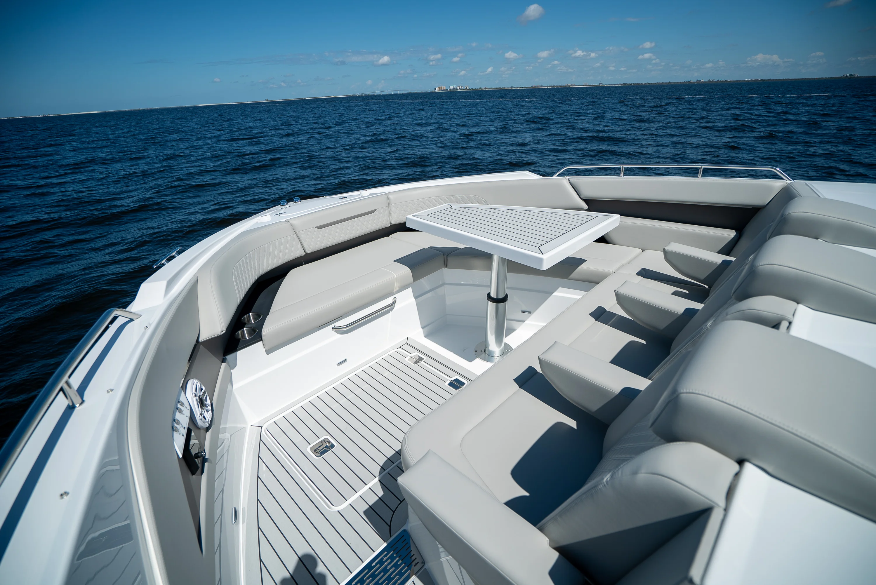 2026 Cruisers Yachts 50GLS OB Image Thumbnail #33