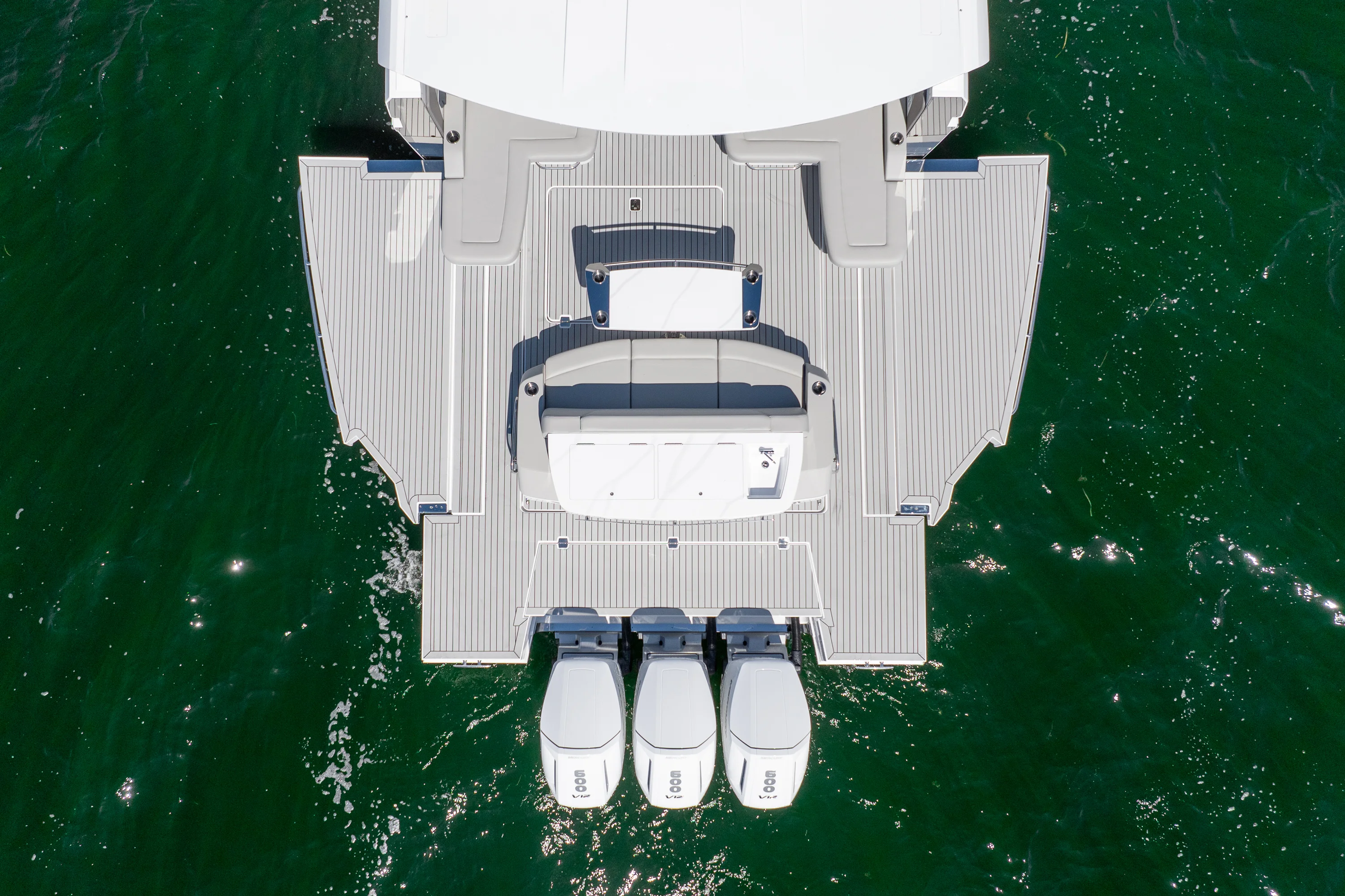 2026 Cruisers Yachts 50GLS OB Image Thumbnail #37