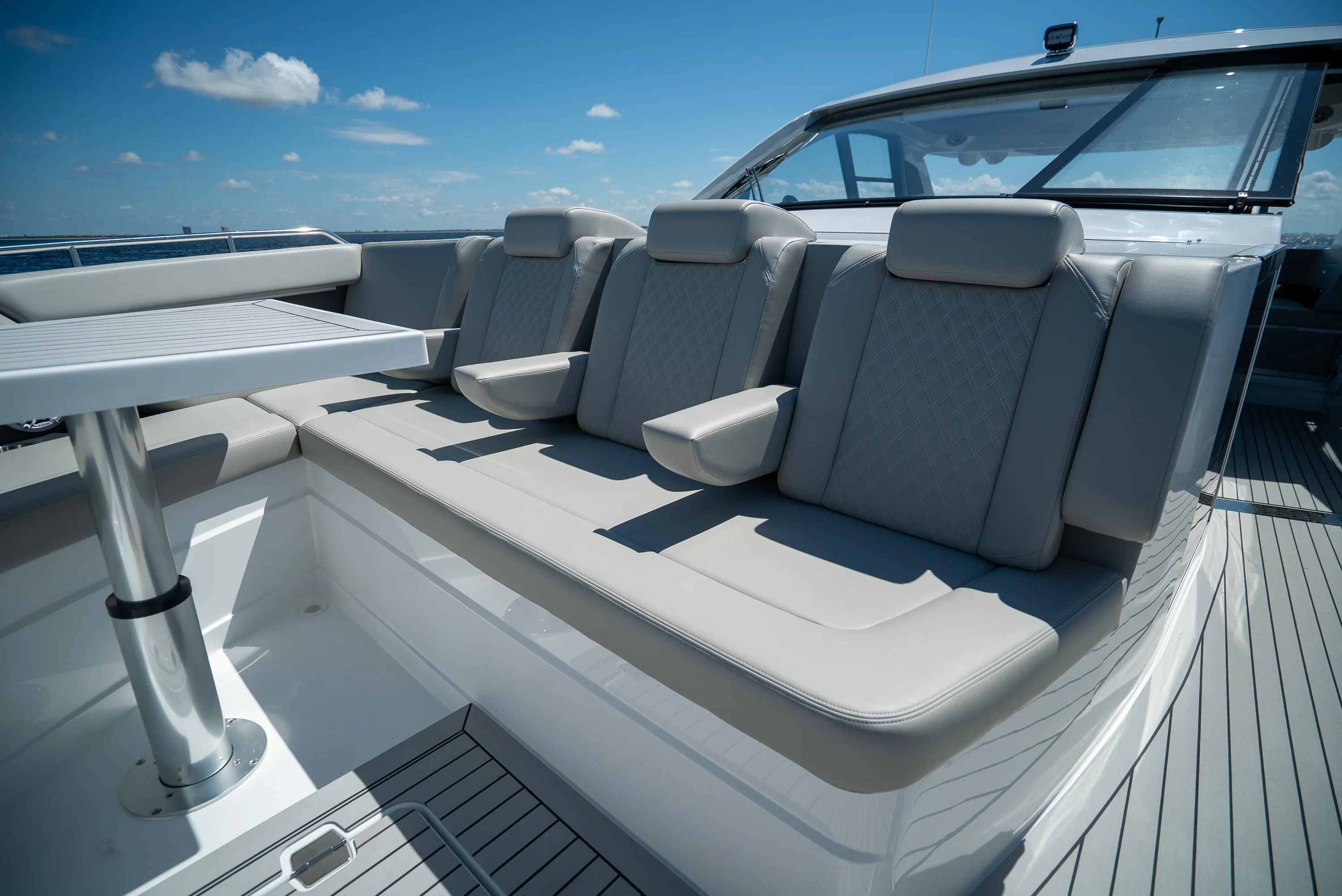 2026 Cruisers Yachts 50GLS OB Image Thumbnail #34