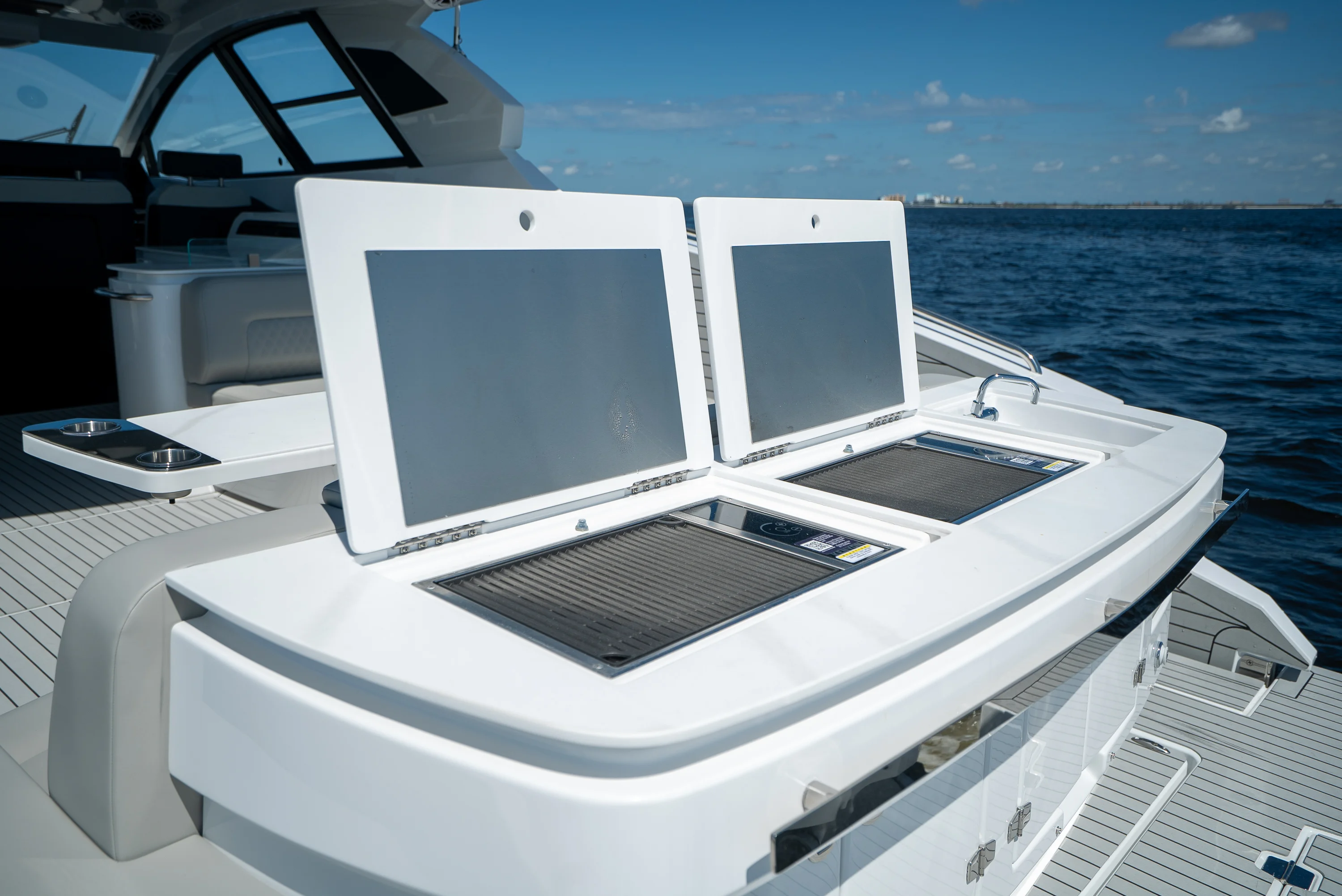 2026 Cruisers Yachts 50 GLS Outboard Image Thumbnail #8