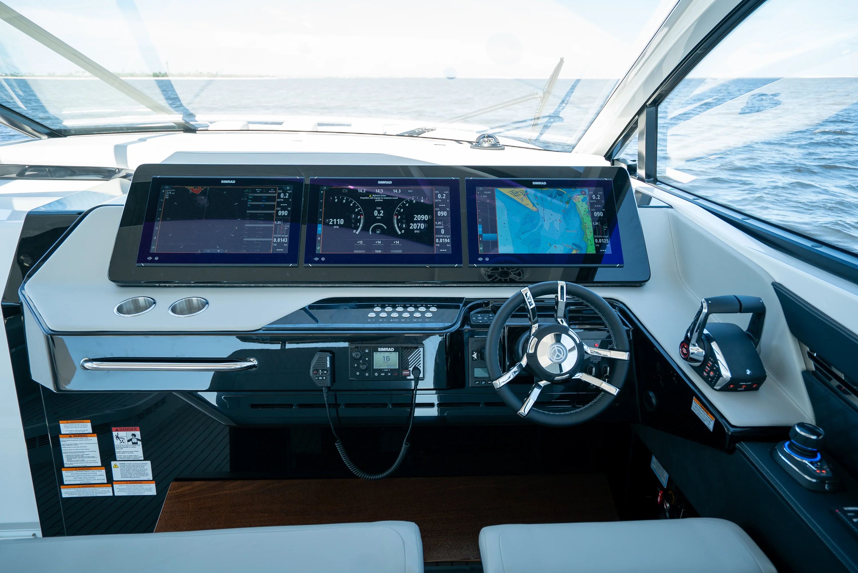 2026 Cruisers Yachts 50GLS OB Image Thumbnail #19