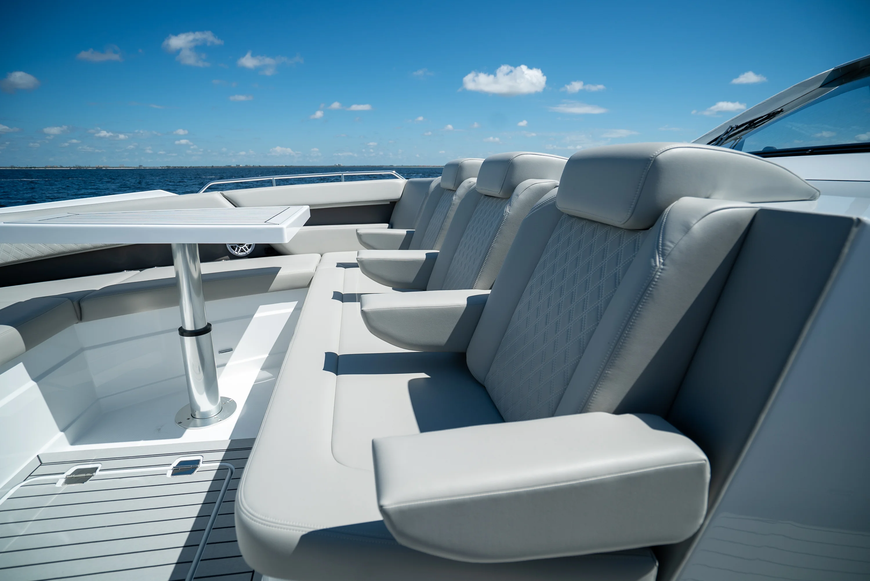 2026 Cruisers Yachts 50GLS OB Image Thumbnail #35