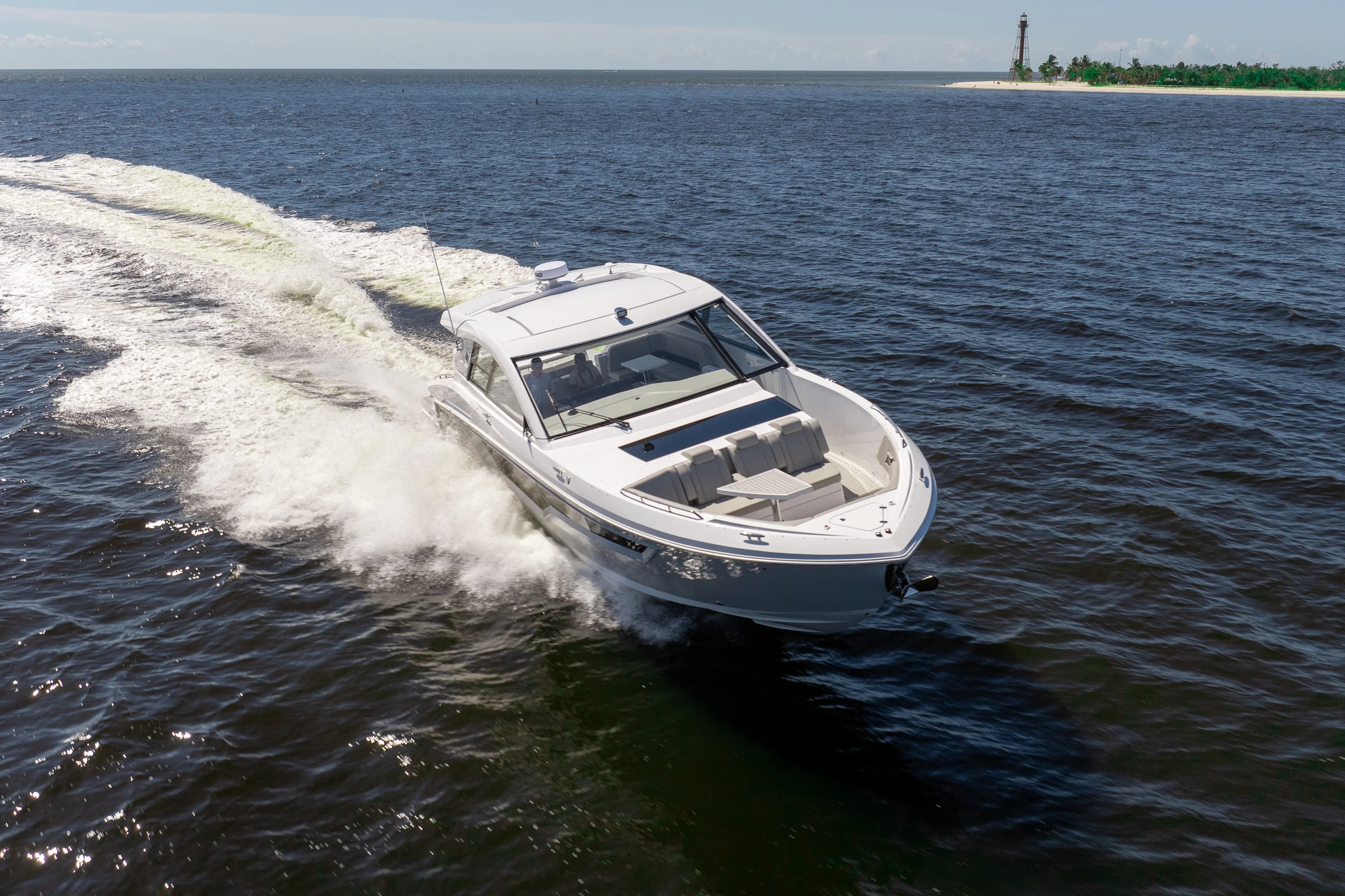 2026 Cruisers Yachts 50GLS OB Image Thumbnail #42