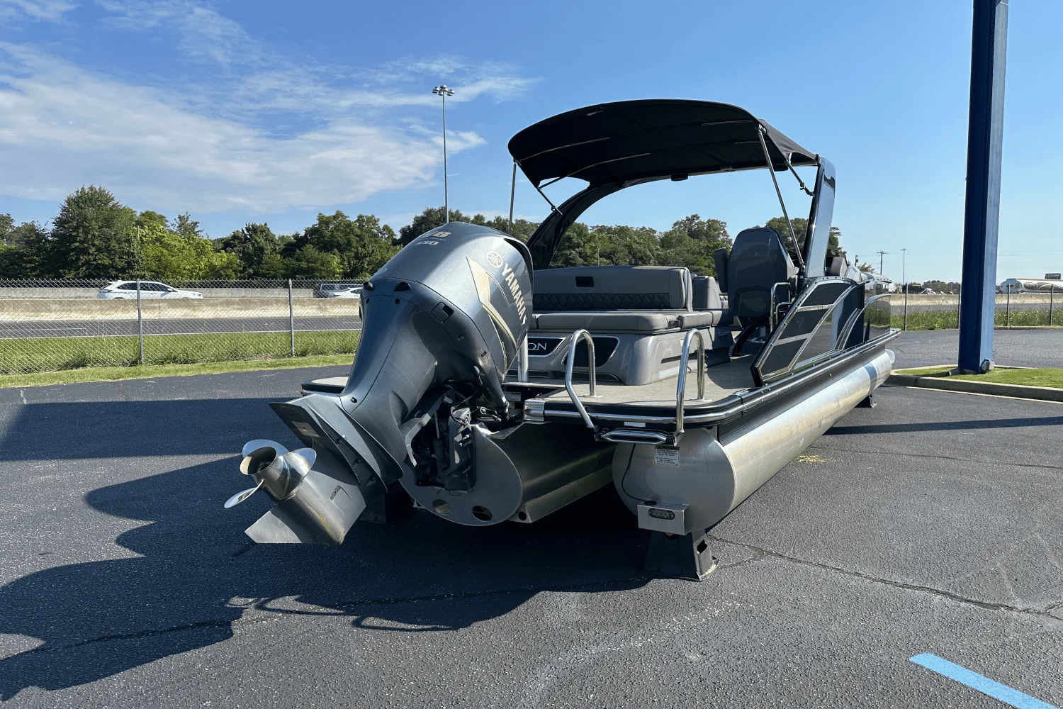 2021 Bennington 25RX Image Thumbnail #4