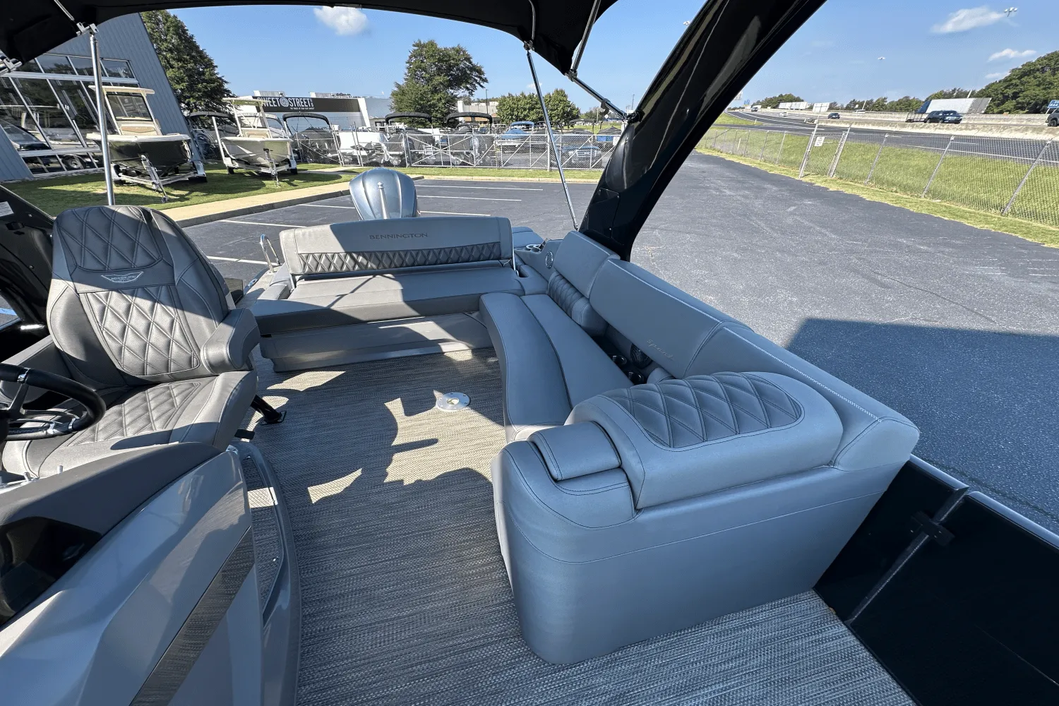 2021 Bennington 25RX Image Thumbnail #12