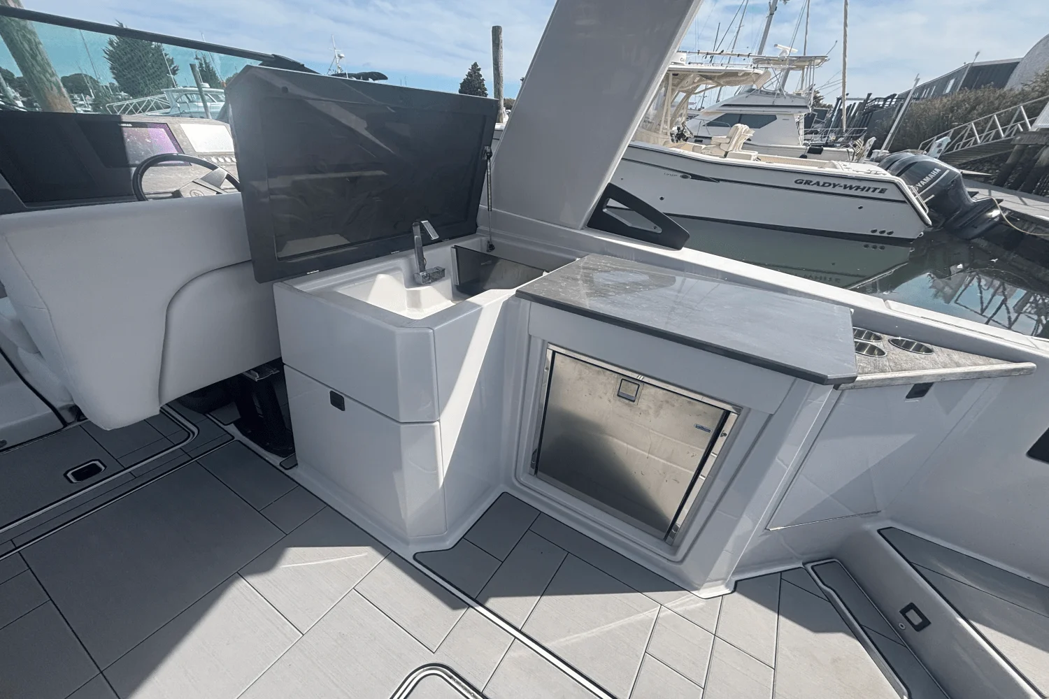 2022 Aviara AV 32 Image Thumbnail #2