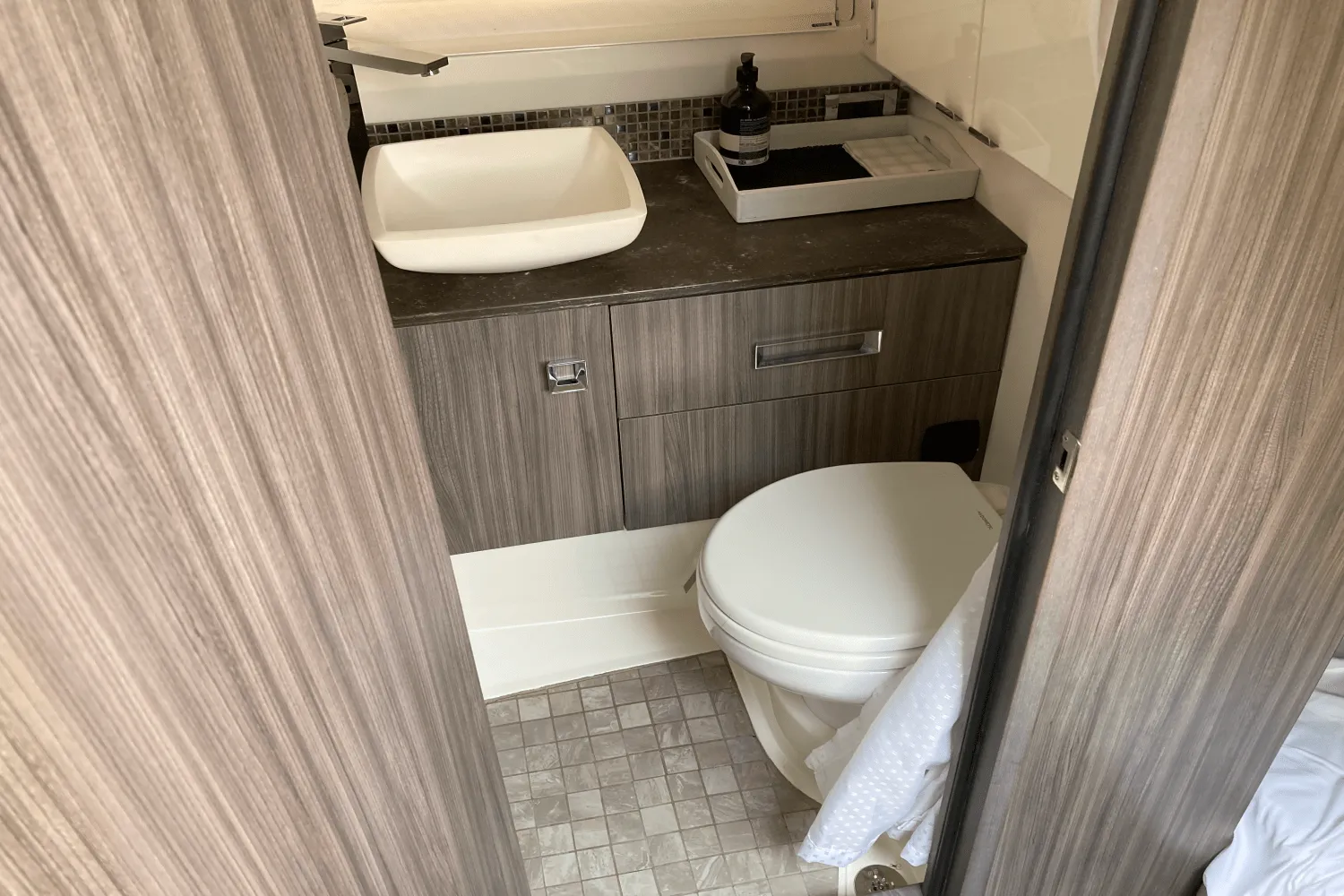 2019 Sea Ray 400 SLX Image Thumbnail #36