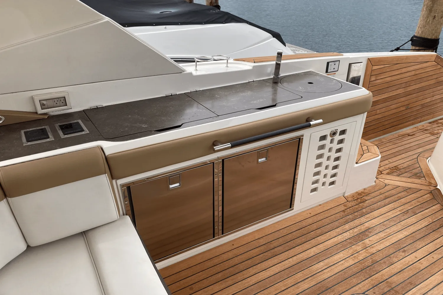 2019 Sea Ray 400 SLX Image Thumbnail #24
