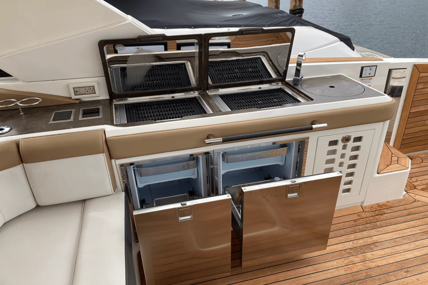 2019 Sea Ray 400 SLX Image Thumbnail #25