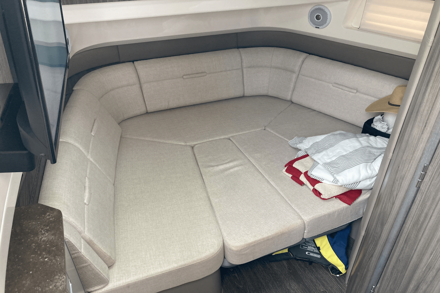 2019 Sea Ray 400 SLX Image Thumbnail #18