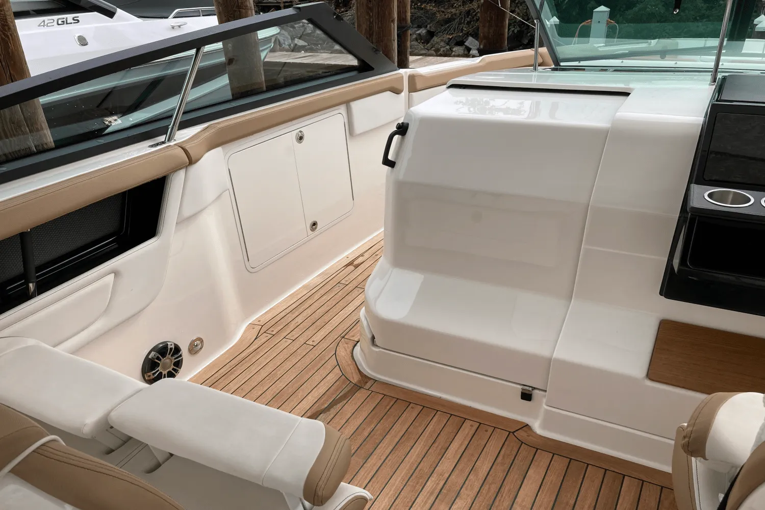 2019 Sea Ray 400 SLX Image Thumbnail #32