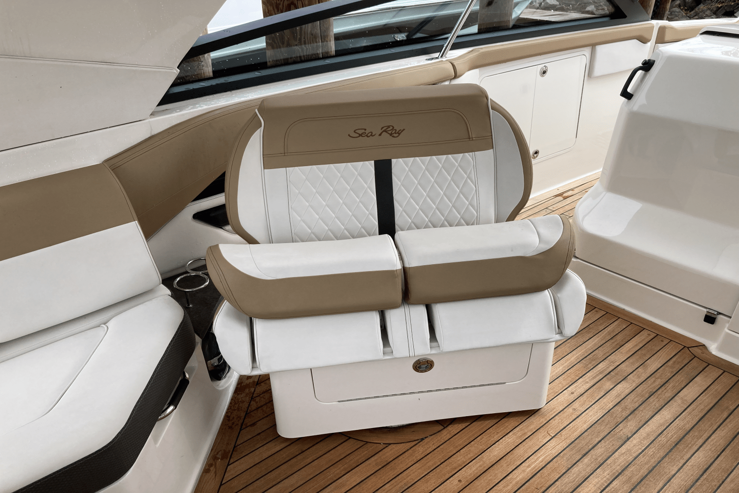 2019 Sea Ray 400 SLX Image Thumbnail #12