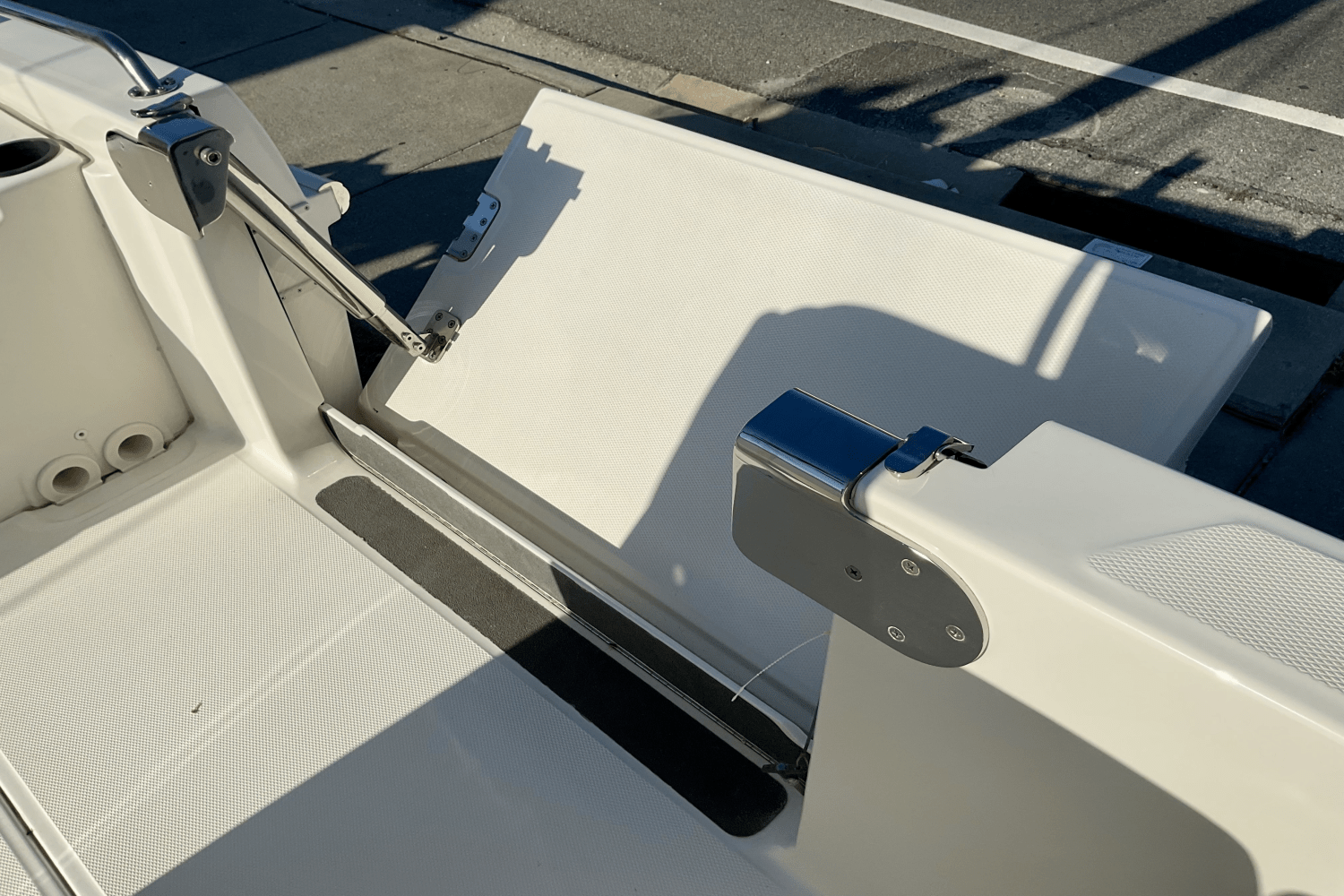 2019 Boston Whaler 270 Dauntless Image Thumbnail #32