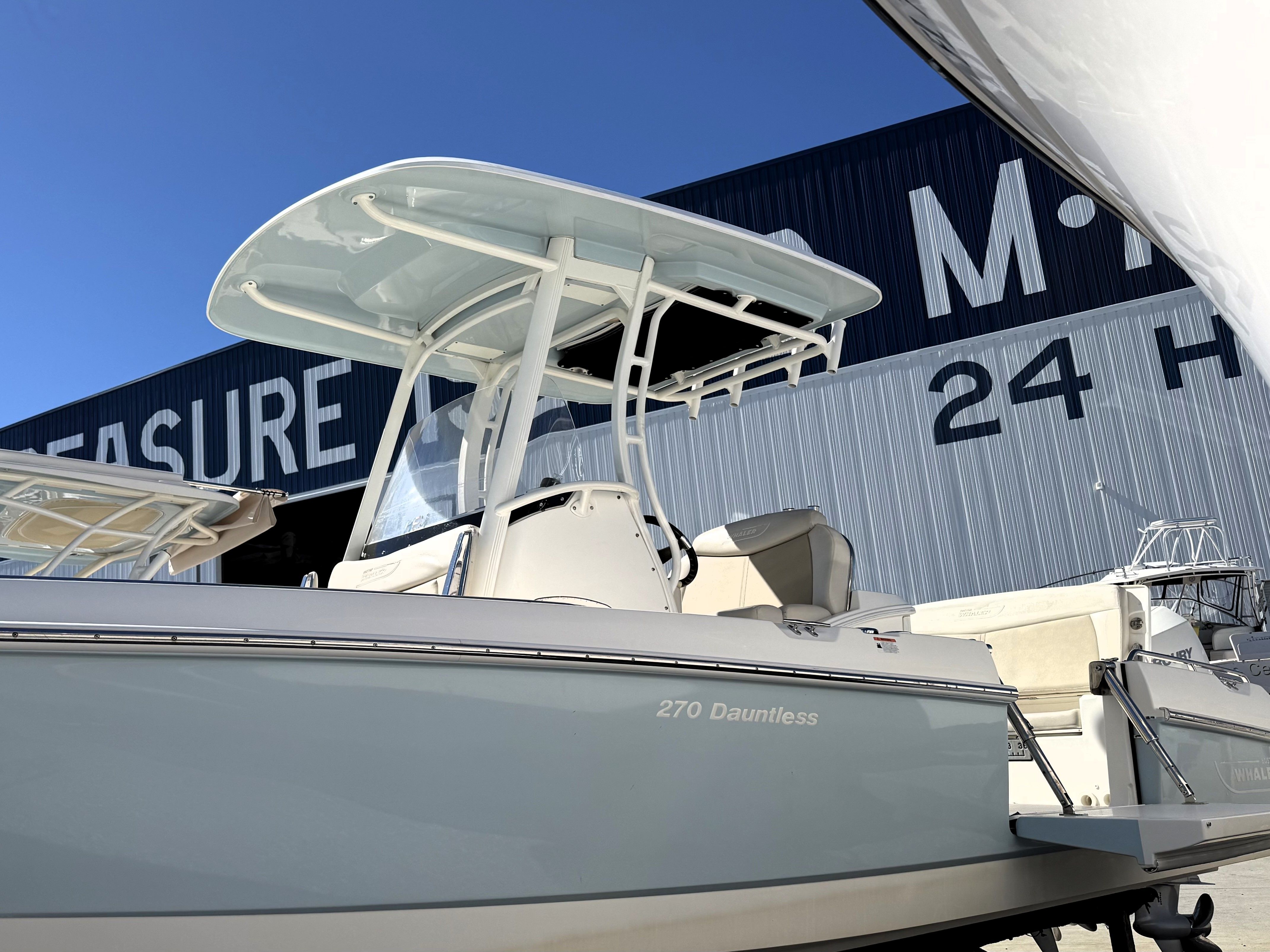 2019 Boston Whaler 270 Dauntless Image Thumbnail #2