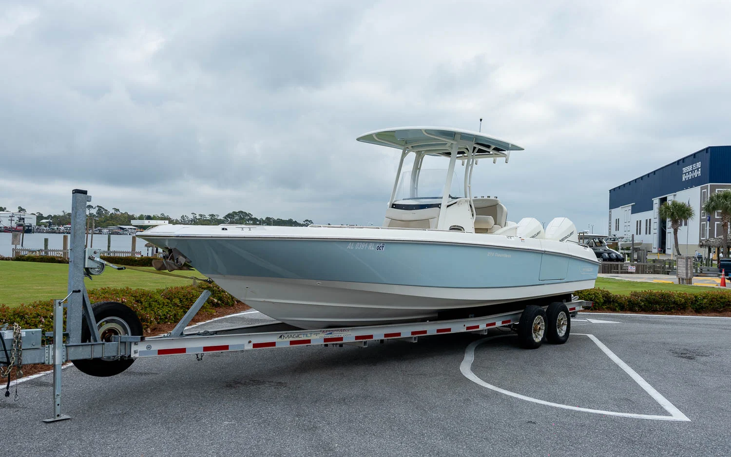 2019 Boston Whaler 270 Dauntless Image Thumbnail #1